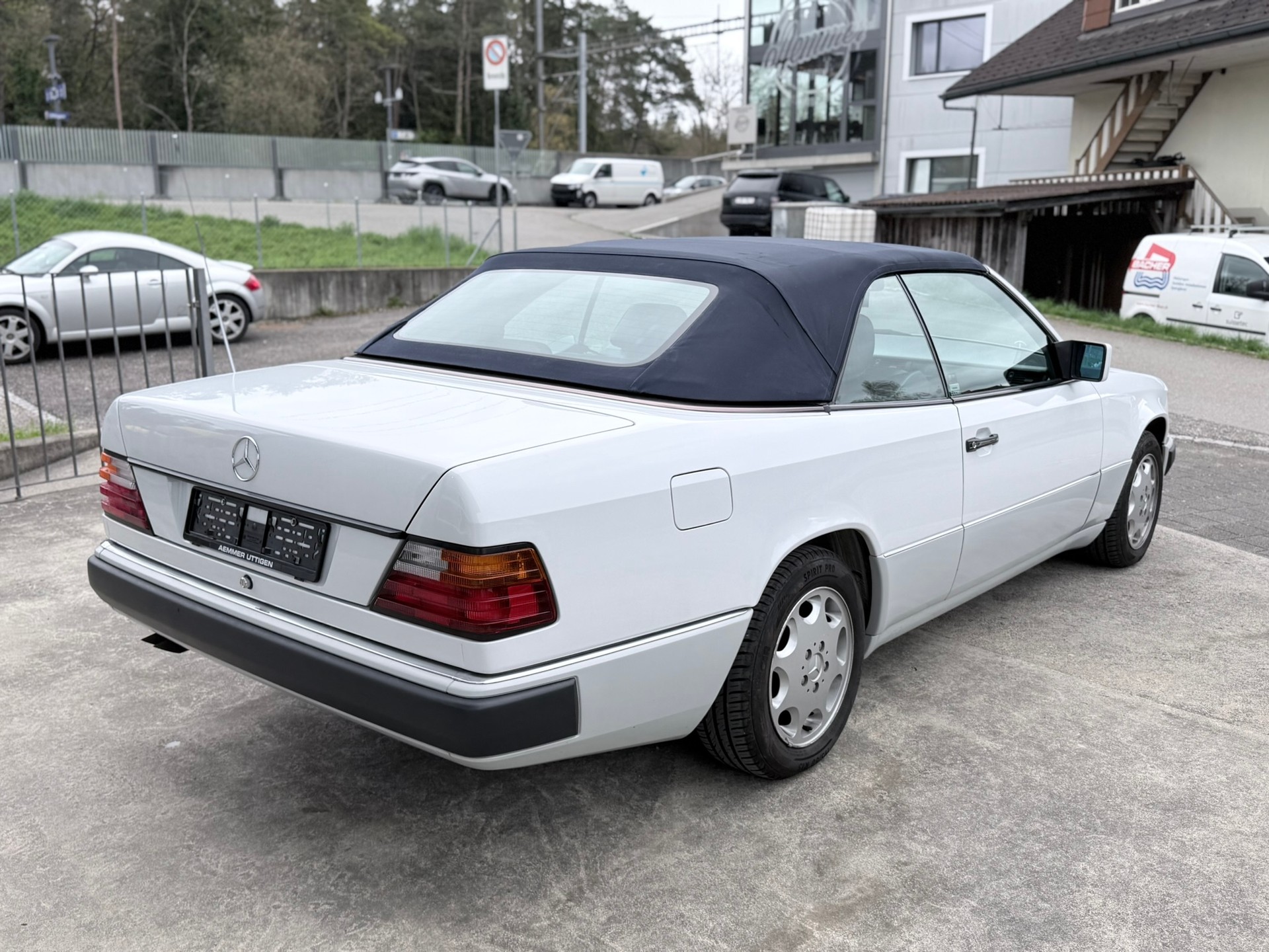 MERCEDES-BENZ 300 CE-24 Cabrio-image-5