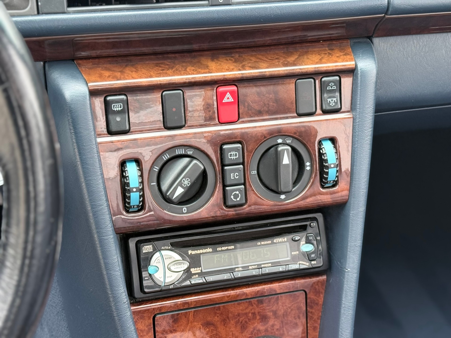 MERCEDES-BENZ 300 CE-24 Cabrio-image-10