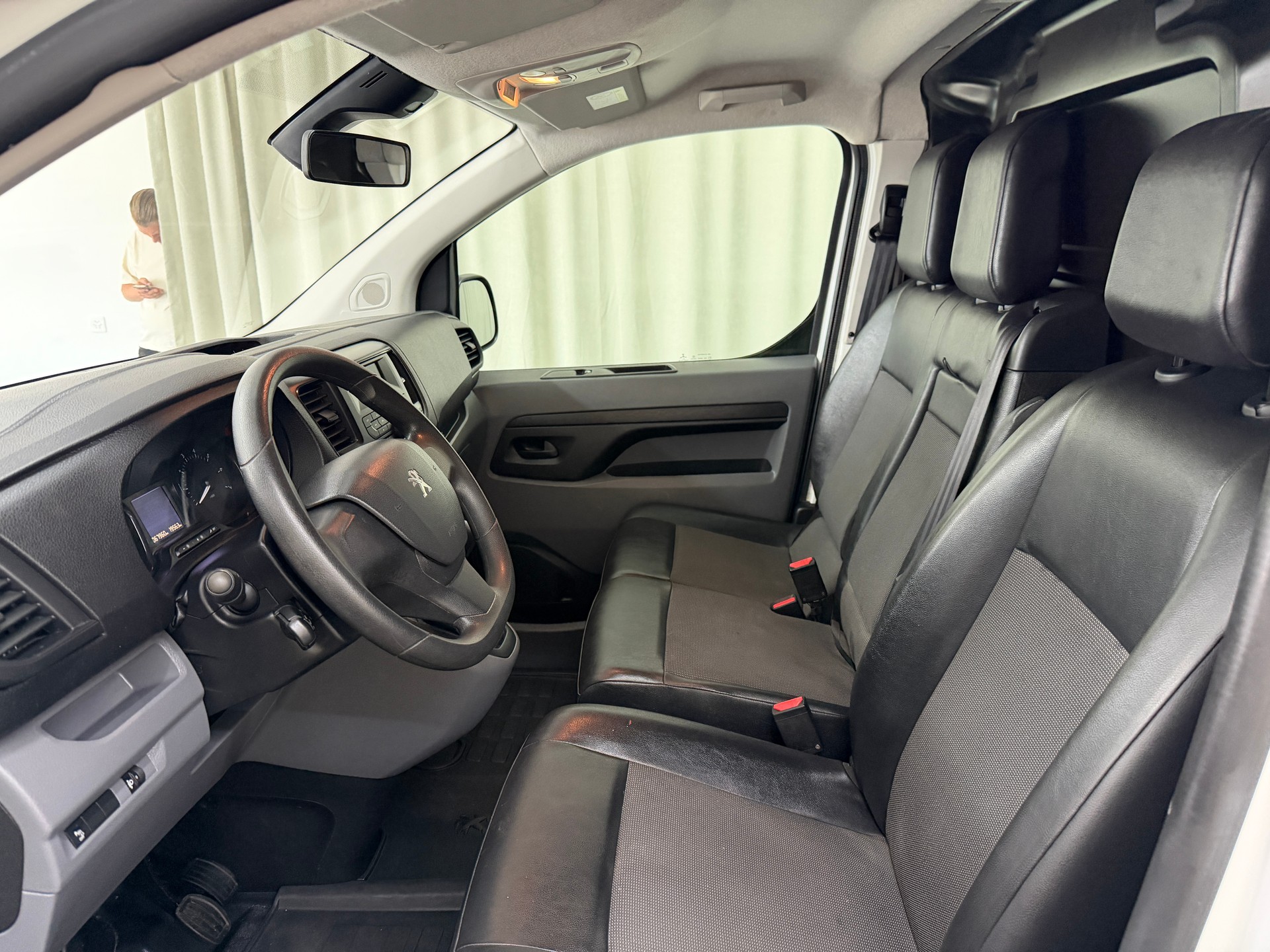 PEUGEOT Expert 1.5 BlueHDi 100 S&S Allure Standard-image-6