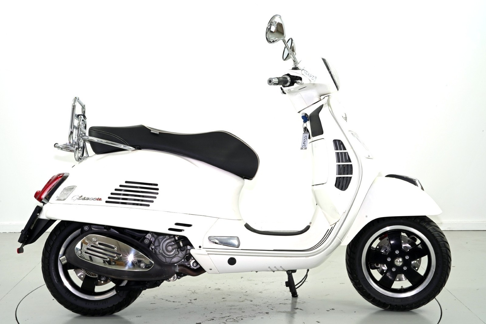 PIAGGIO Vespa 300 GTS Super ABS-image-3