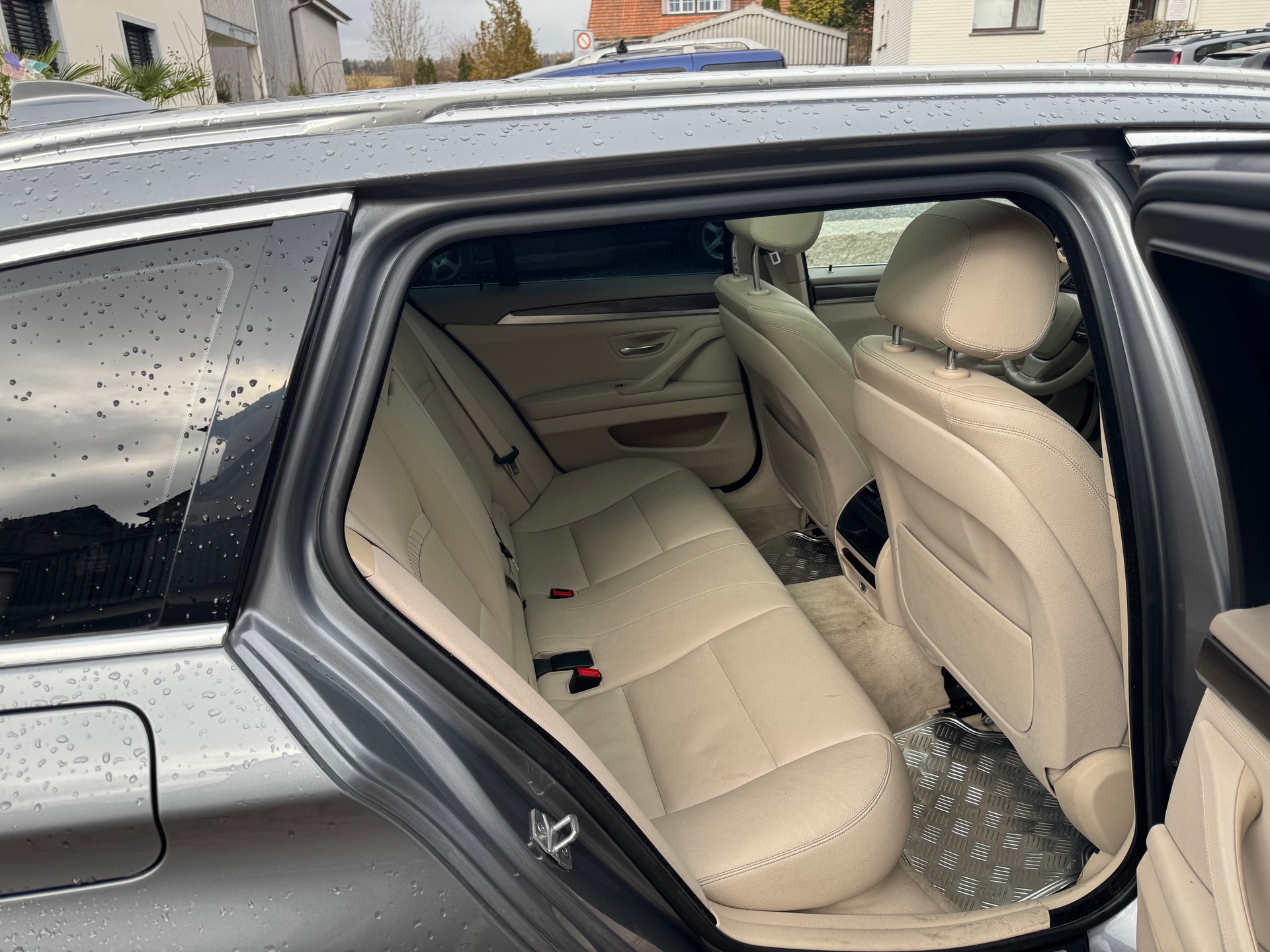 BMW 530d Touring xDrive Modern Line Steptronic-image-5