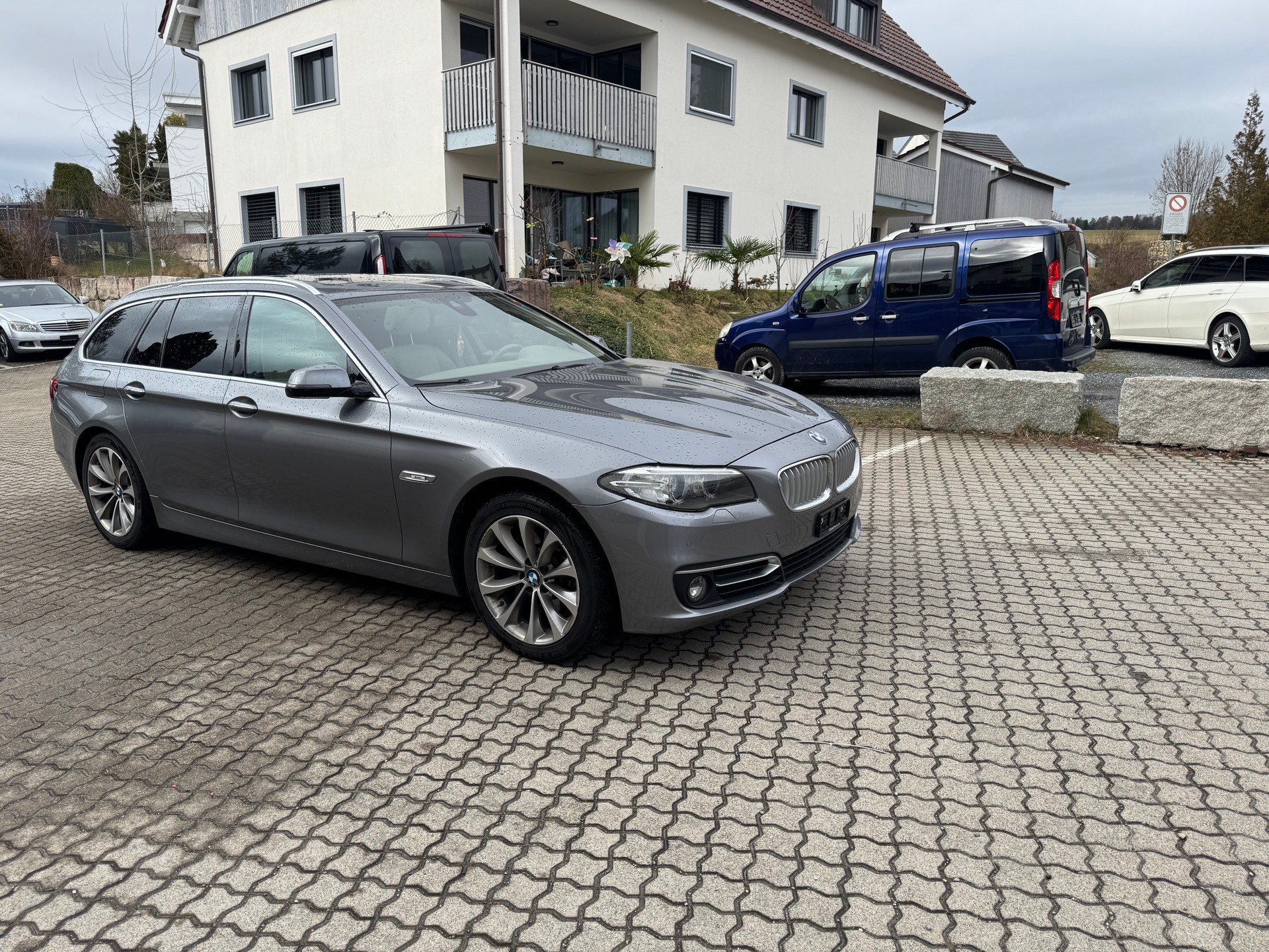 BMW 530d Touring xDrive Modern Line Steptronic-image-4