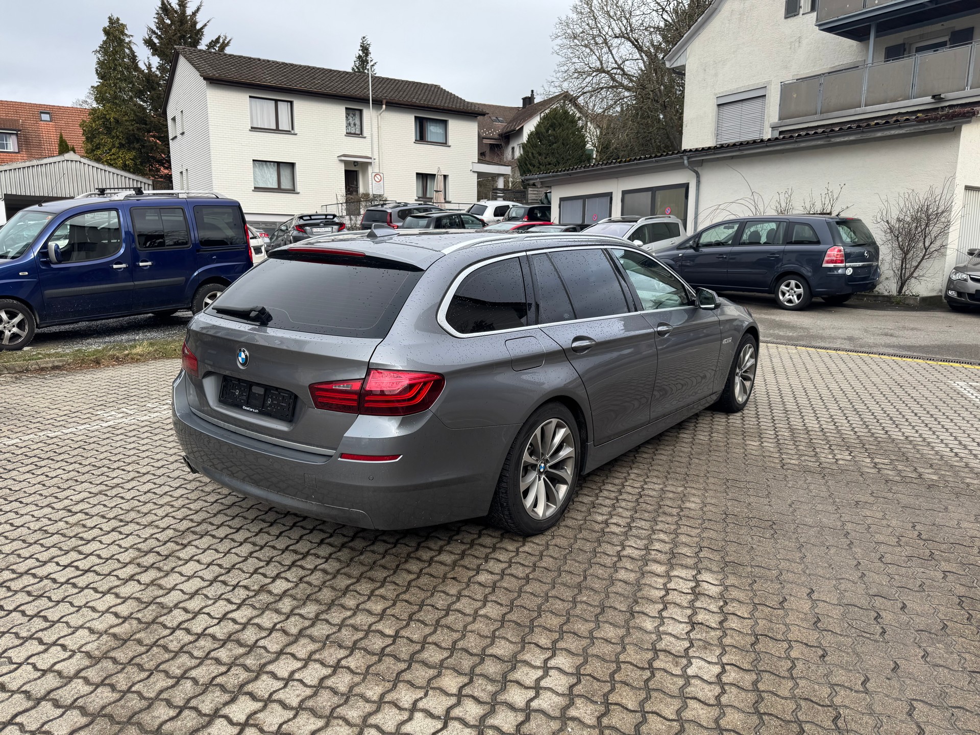 BMW 530d Touring xDrive Modern Line Steptronic-image-2