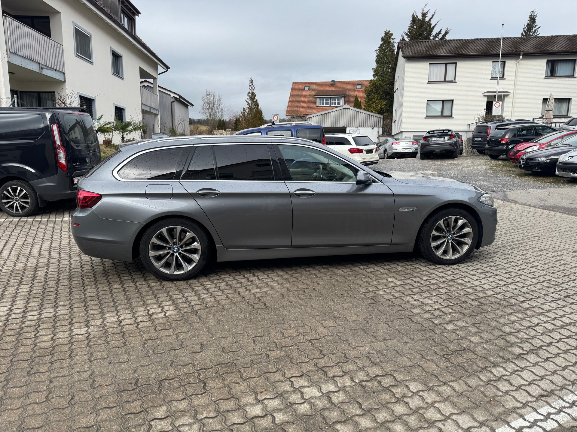 BMW 530d Touring xDrive Modern Line Steptronic-image-3