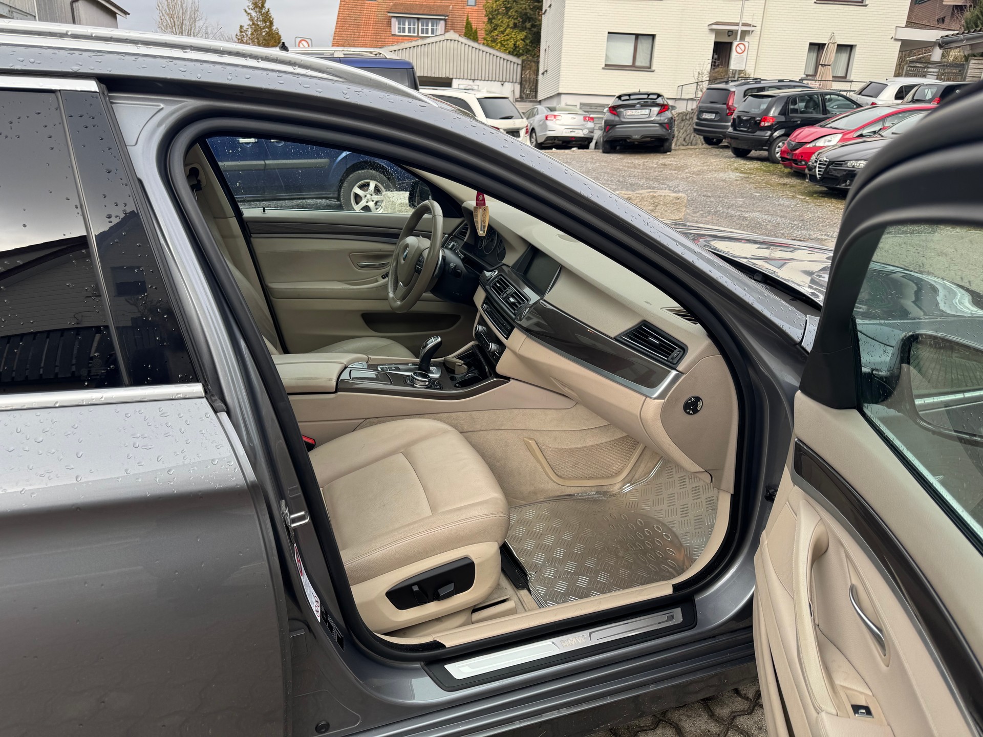 BMW 530d Touring xDrive Modern Line Steptronic-image-8
