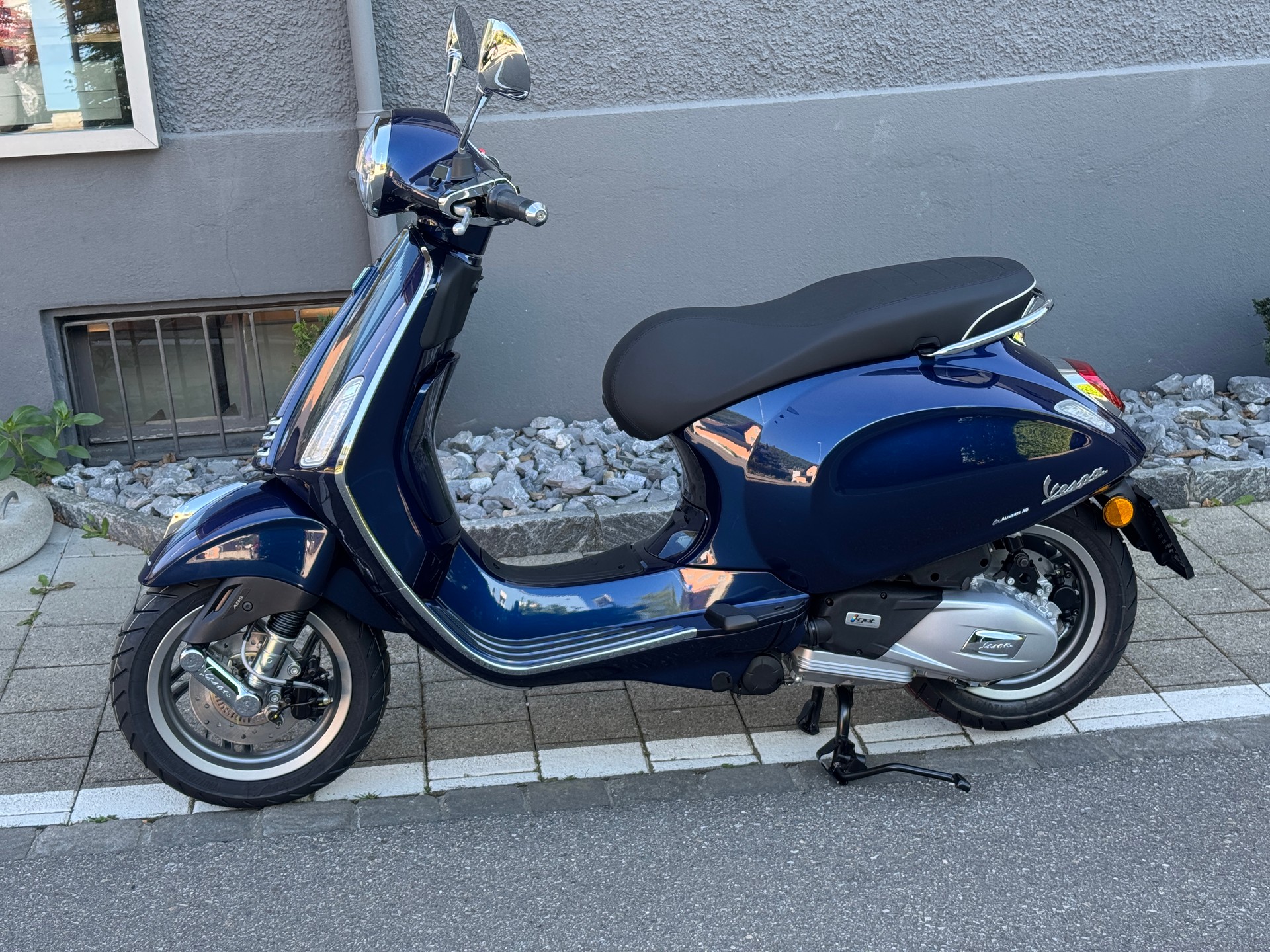 PIAGGIO Vespa 125 Primavera 2026 Keyless Go & LCD Display-image-1
