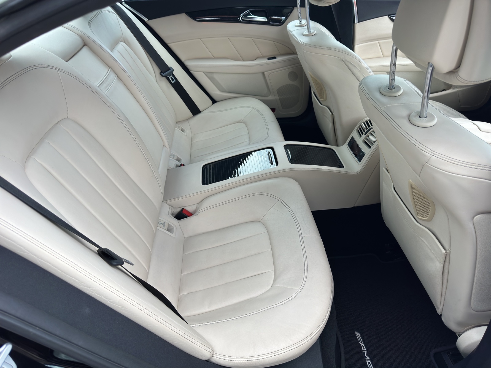 MERCEDES-BENZ CLS 500 4Matic 7G-Tronic-image-13