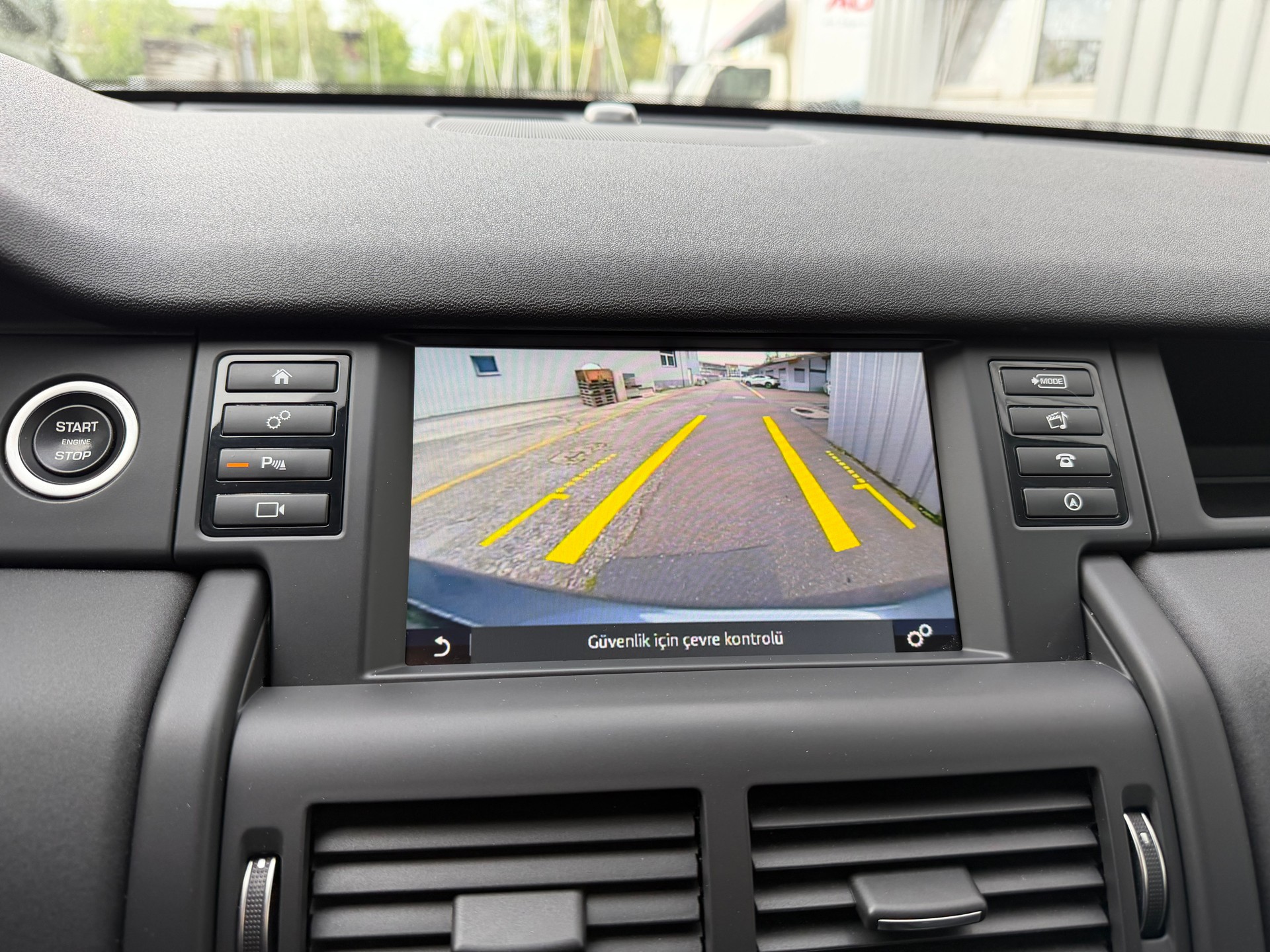 LAND ROVER Discovery Sport 2.0 TD4 Pure AT9-image-14