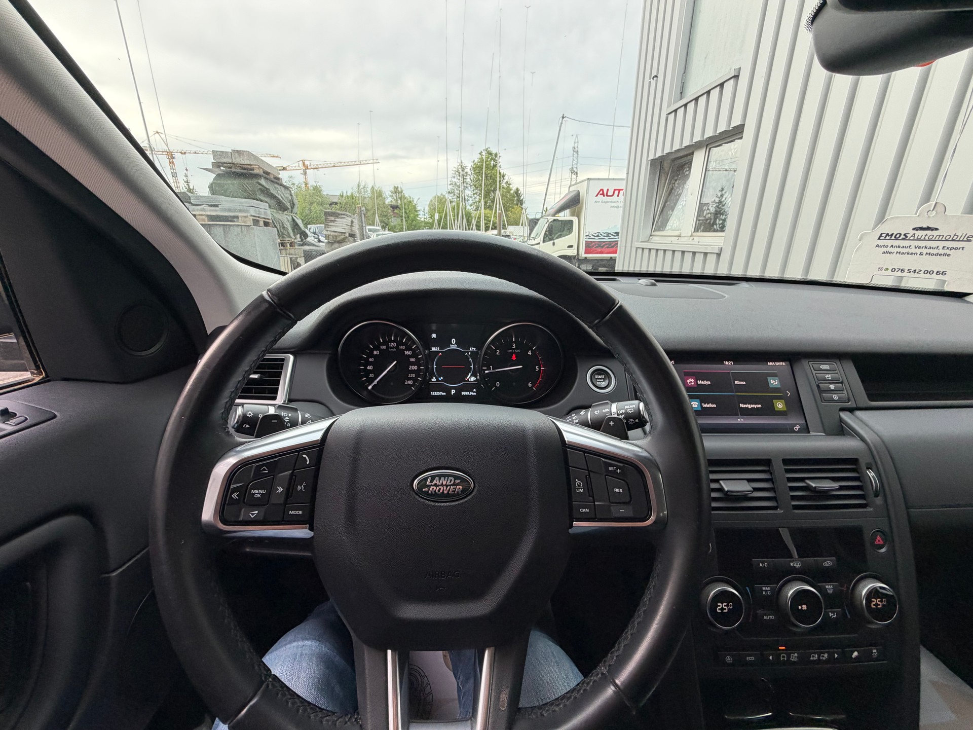 LAND ROVER Discovery Sport 2.0 TD4 Pure AT9-image-11