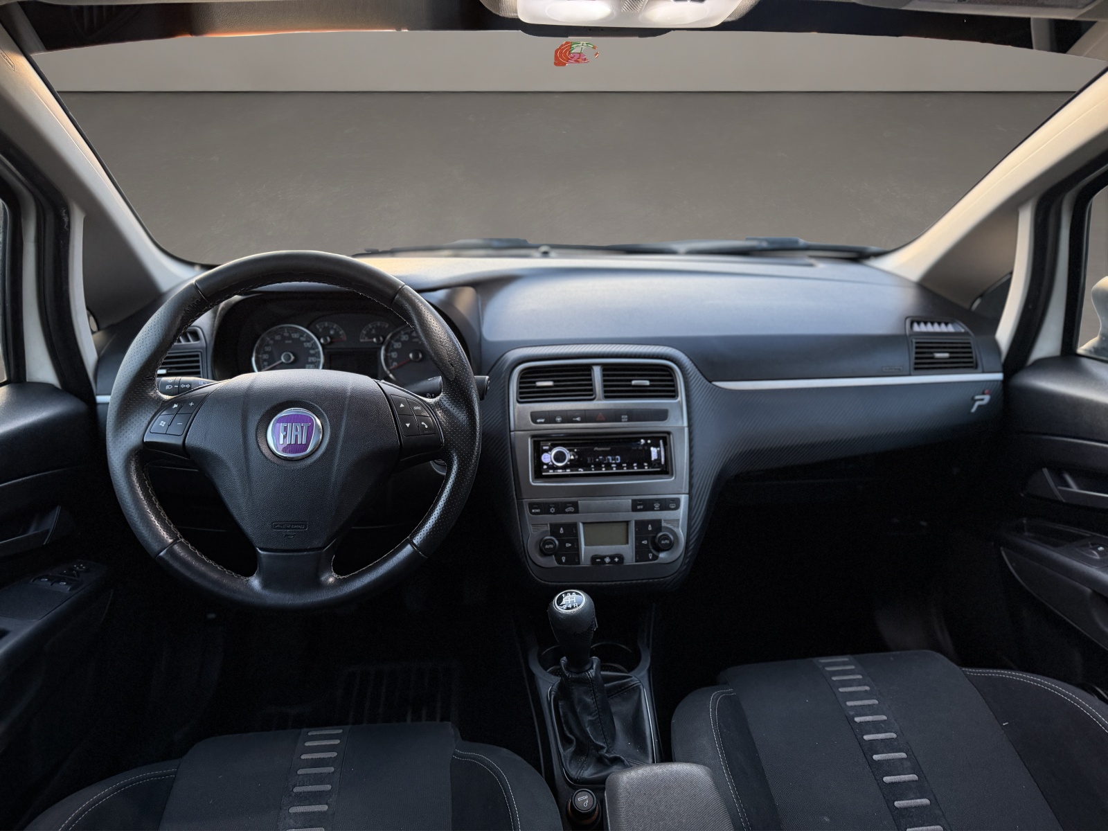 FIAT Punto 1.4 16V Turbo Sport-image-8
