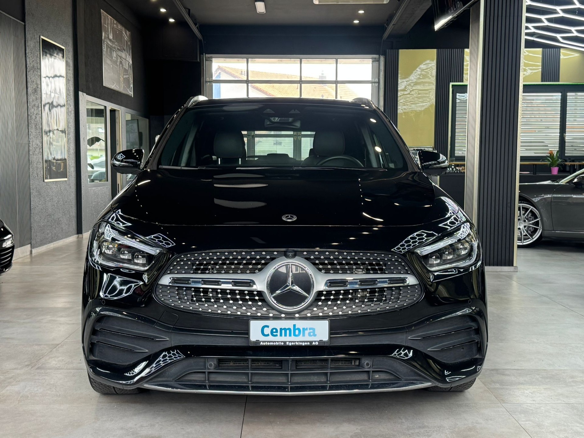 MERCEDES-BENZ GLA 200 4Matic AMG Line 8G-DCT-showroom-element-1