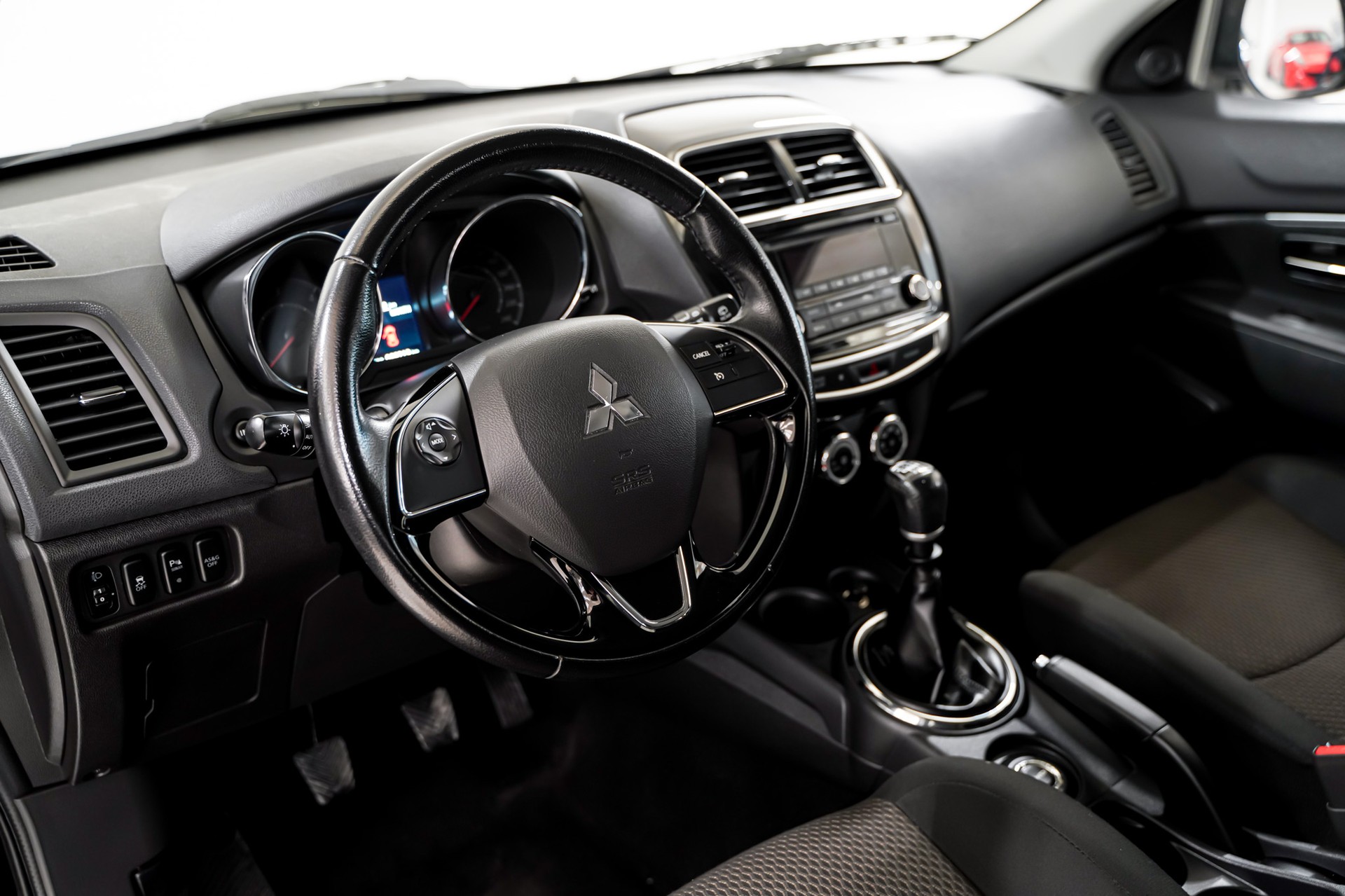 MITSUBISHI ASX 1.6 DID Pure 4WD-image-9