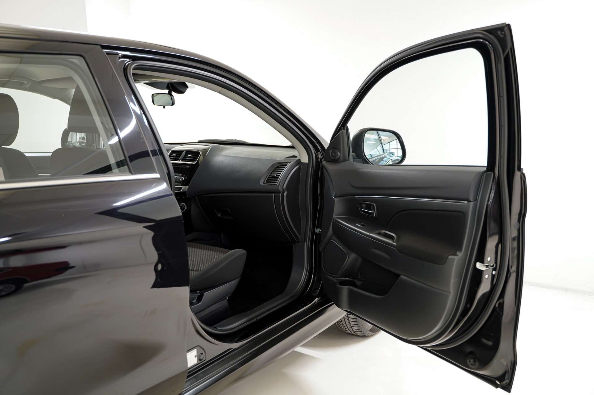 MITSUBISHI ASX 1.6 DID Pure 4WD-image-13