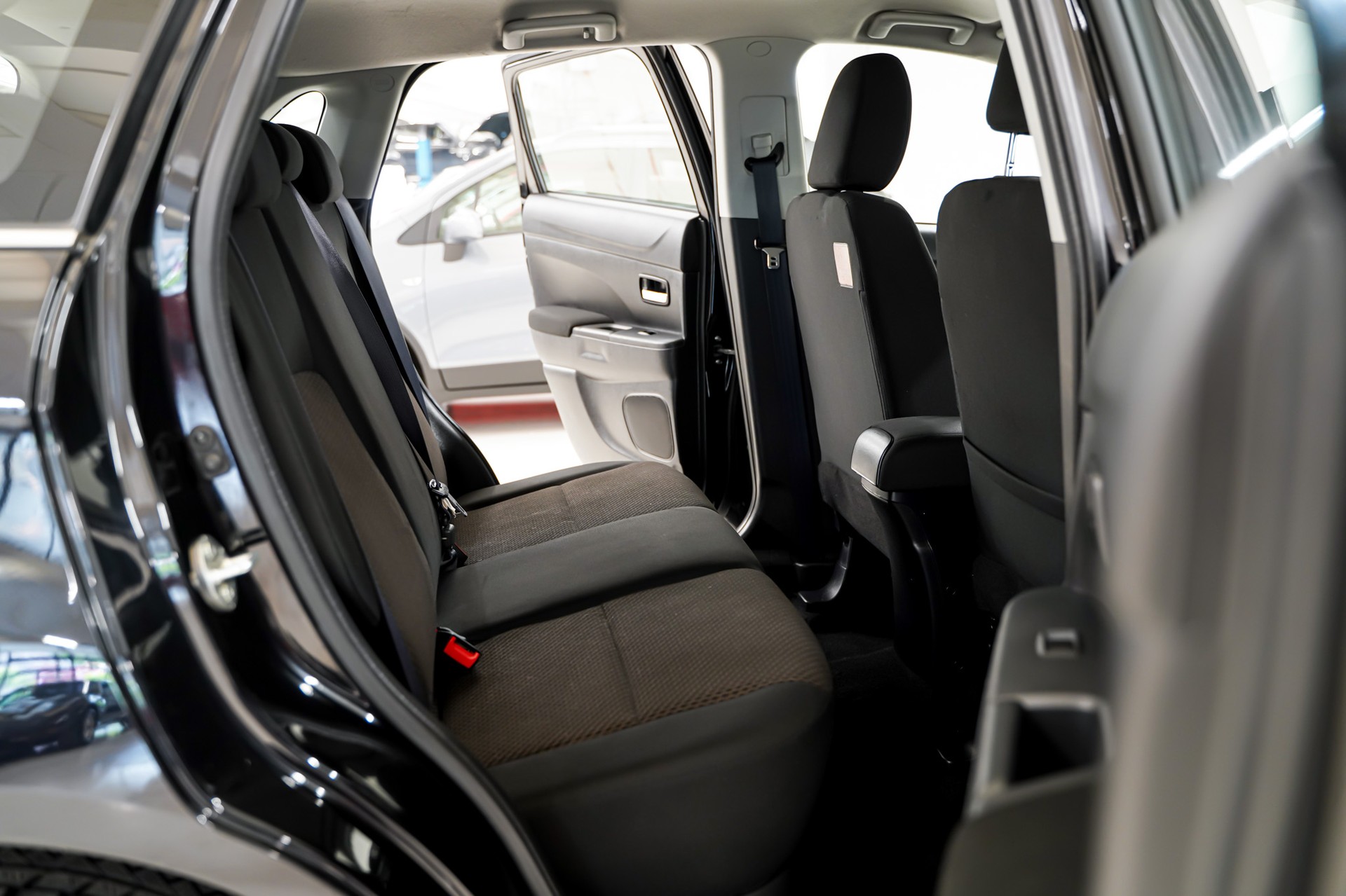 MITSUBISHI ASX 1.6 DID Pure 4WD-image-12