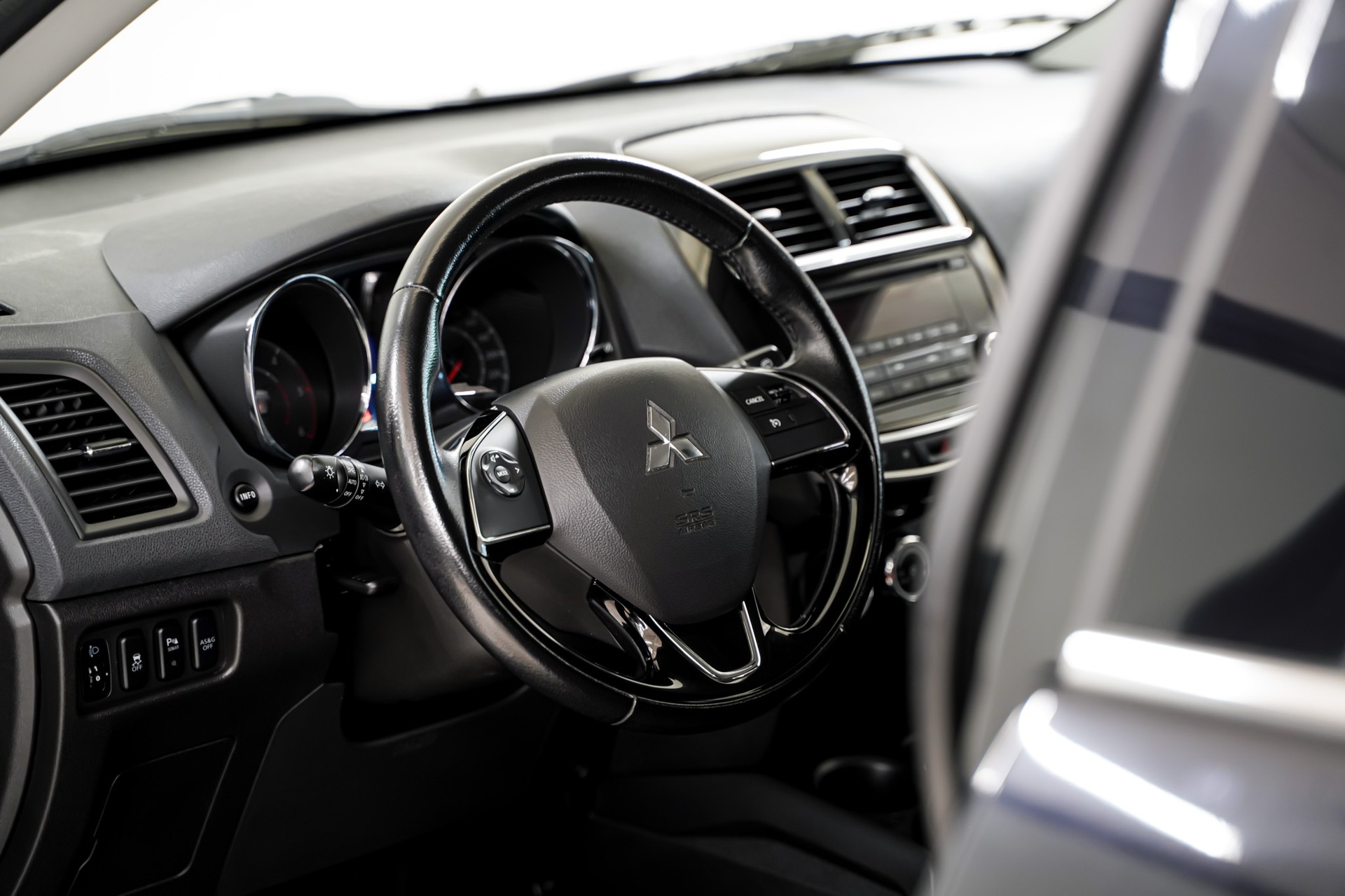 MITSUBISHI ASX 1.6 DID Pure 4WD-image-8