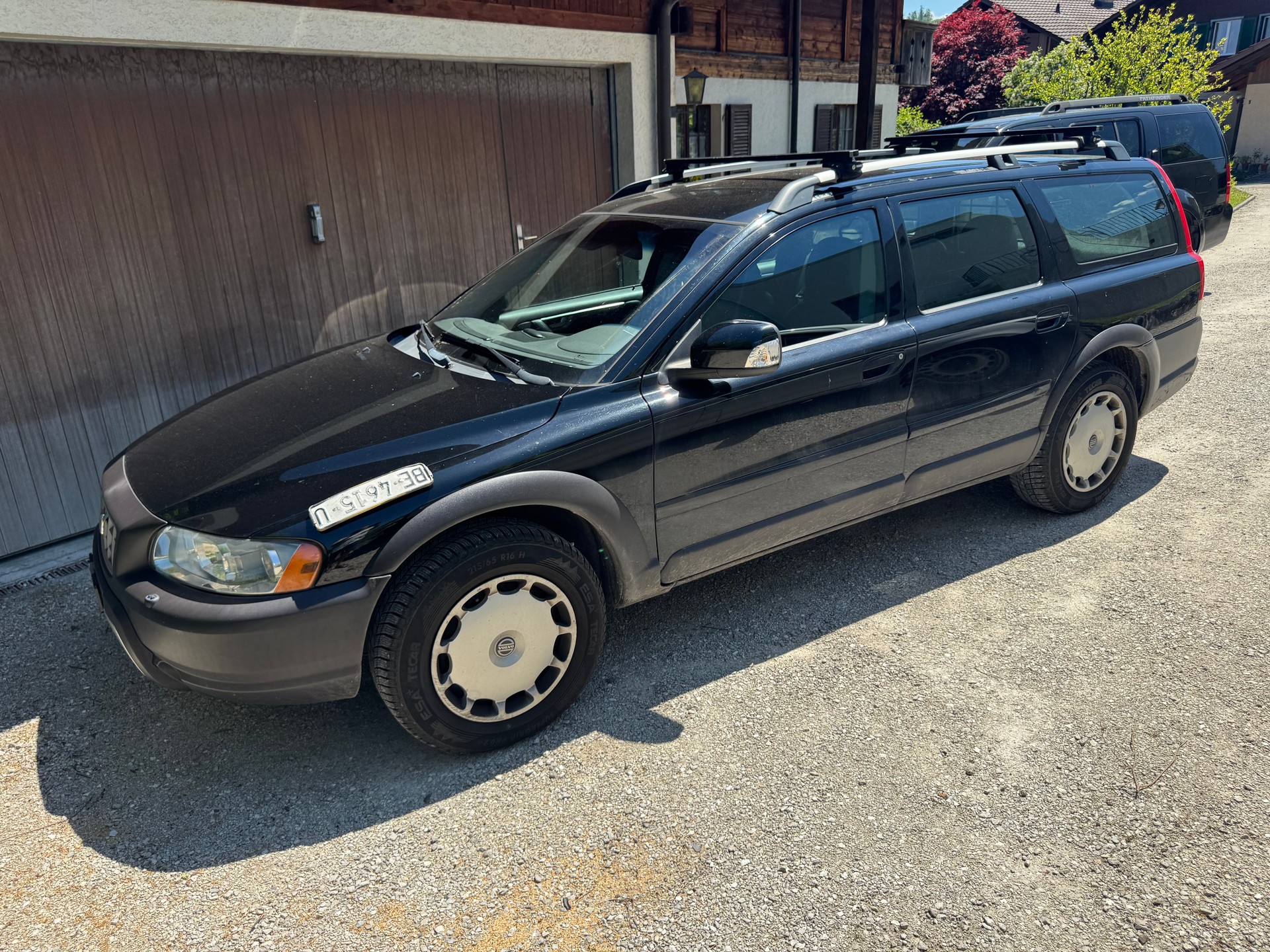 VOLVO XC70 2.5T AWD Momentum-image-4