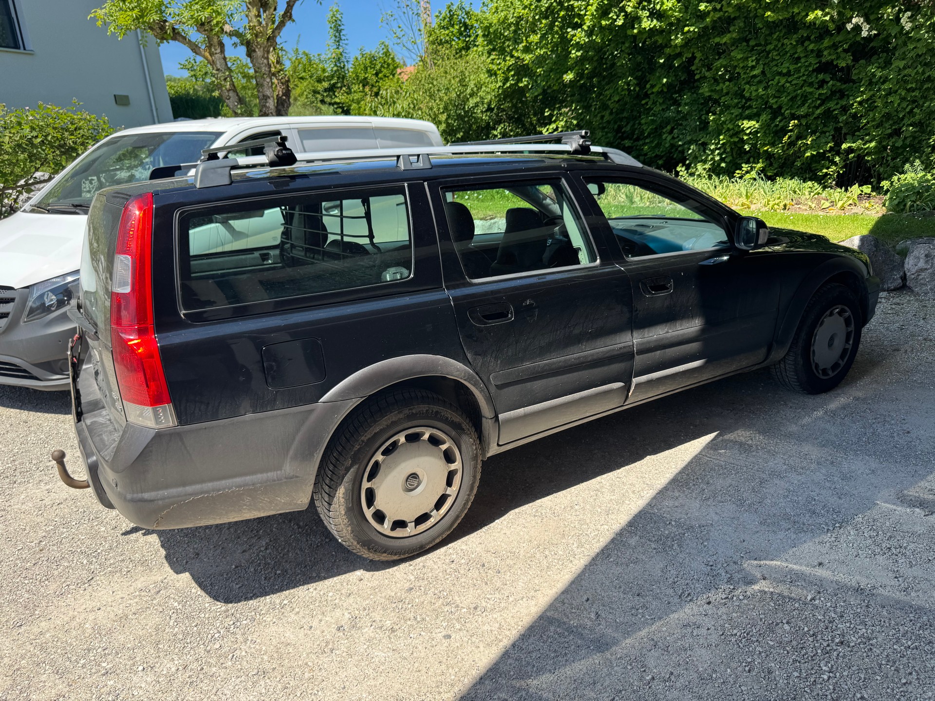 VOLVO XC70 2.5T AWD Momentum-image-2