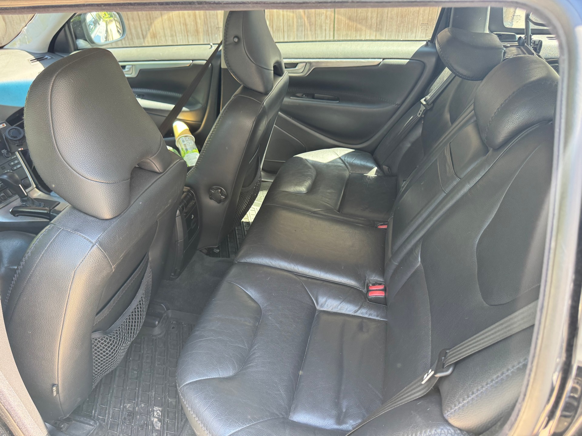 VOLVO XC70 2.5T AWD Momentum-image-7