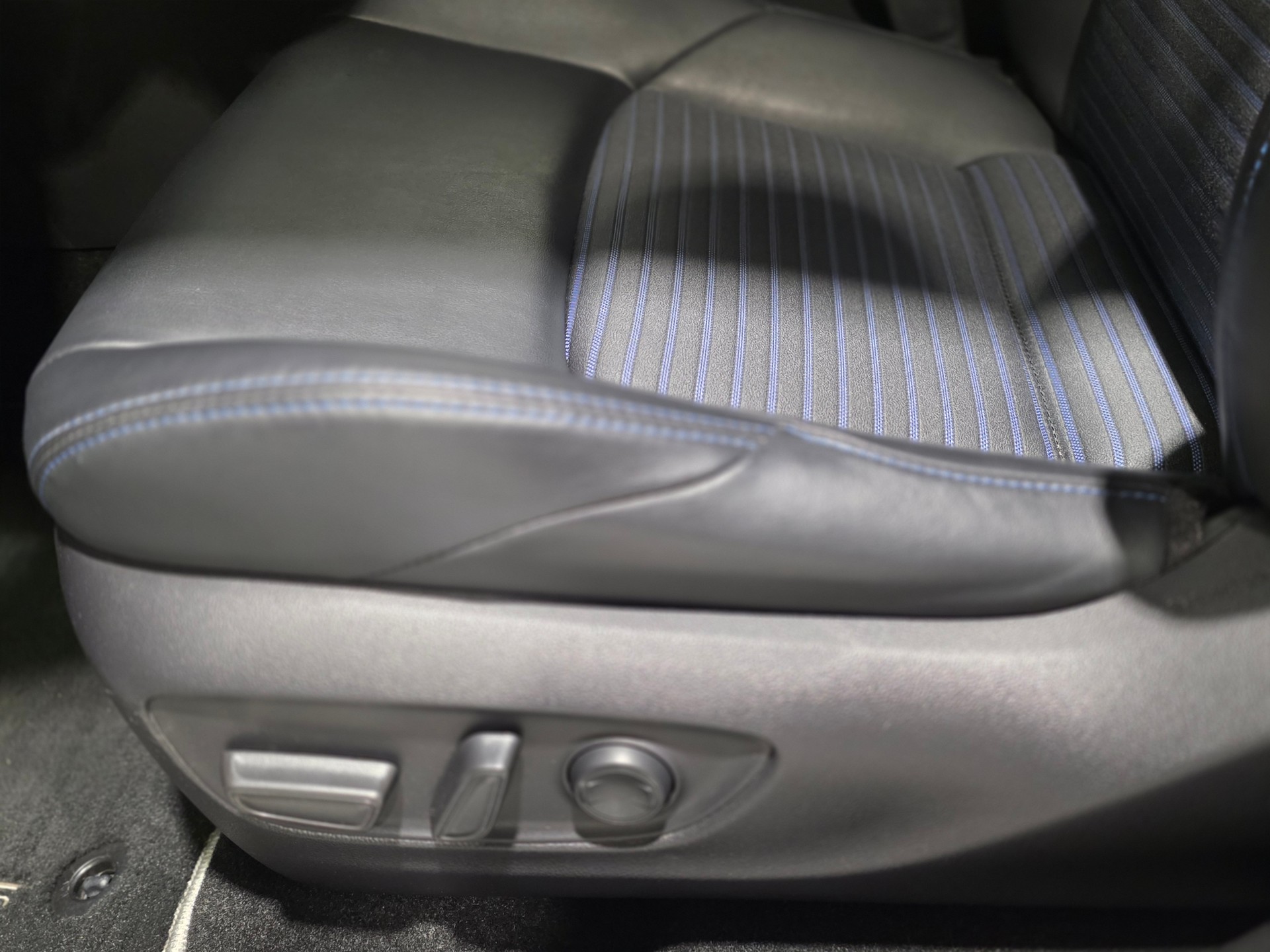 TOYOTA RAV-4 2.5 HSD Style e-CVT 4WD-image-15