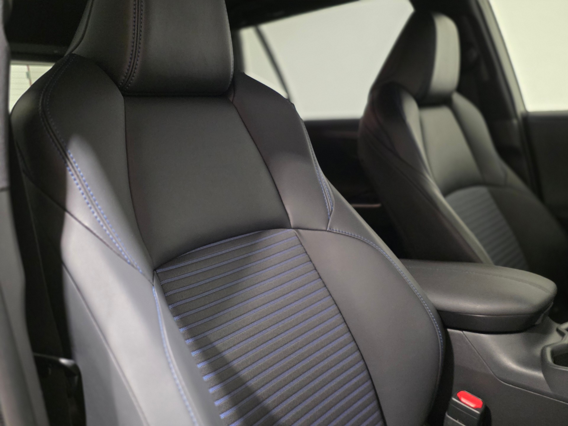 TOYOTA RAV-4 2.5 HSD Style e-CVT 4WD-image-18