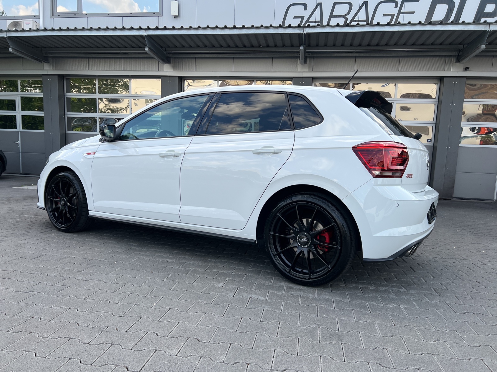 VW Polo 2.0 TSI GTI-showroom-element-2