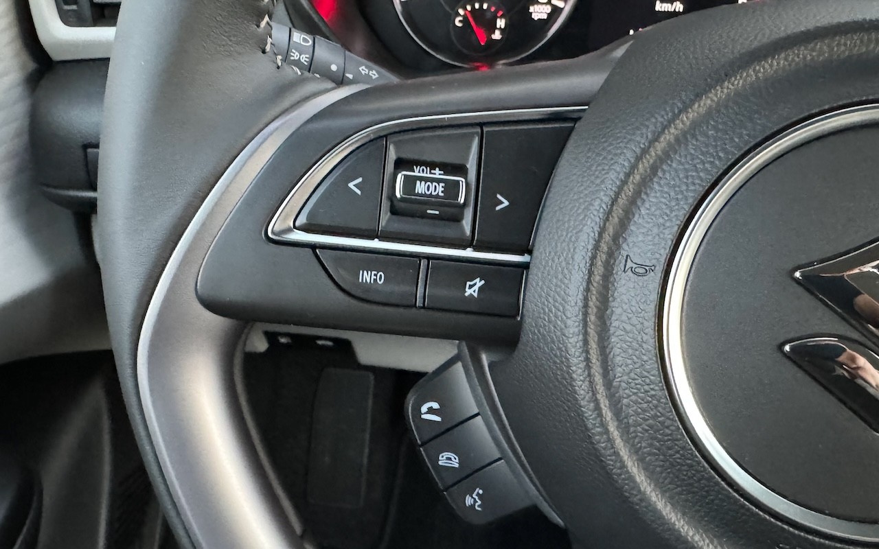 SUZUKI NEW SWIFT 1.2 COMPACT+ HYBRID 4X4-image-12