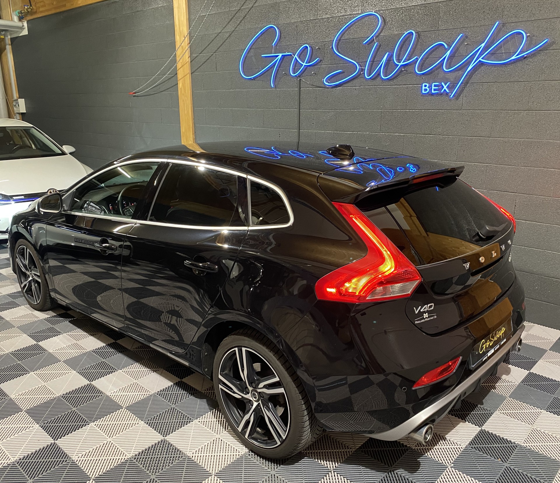 VOLVO V40 T3 R-Design-image-11