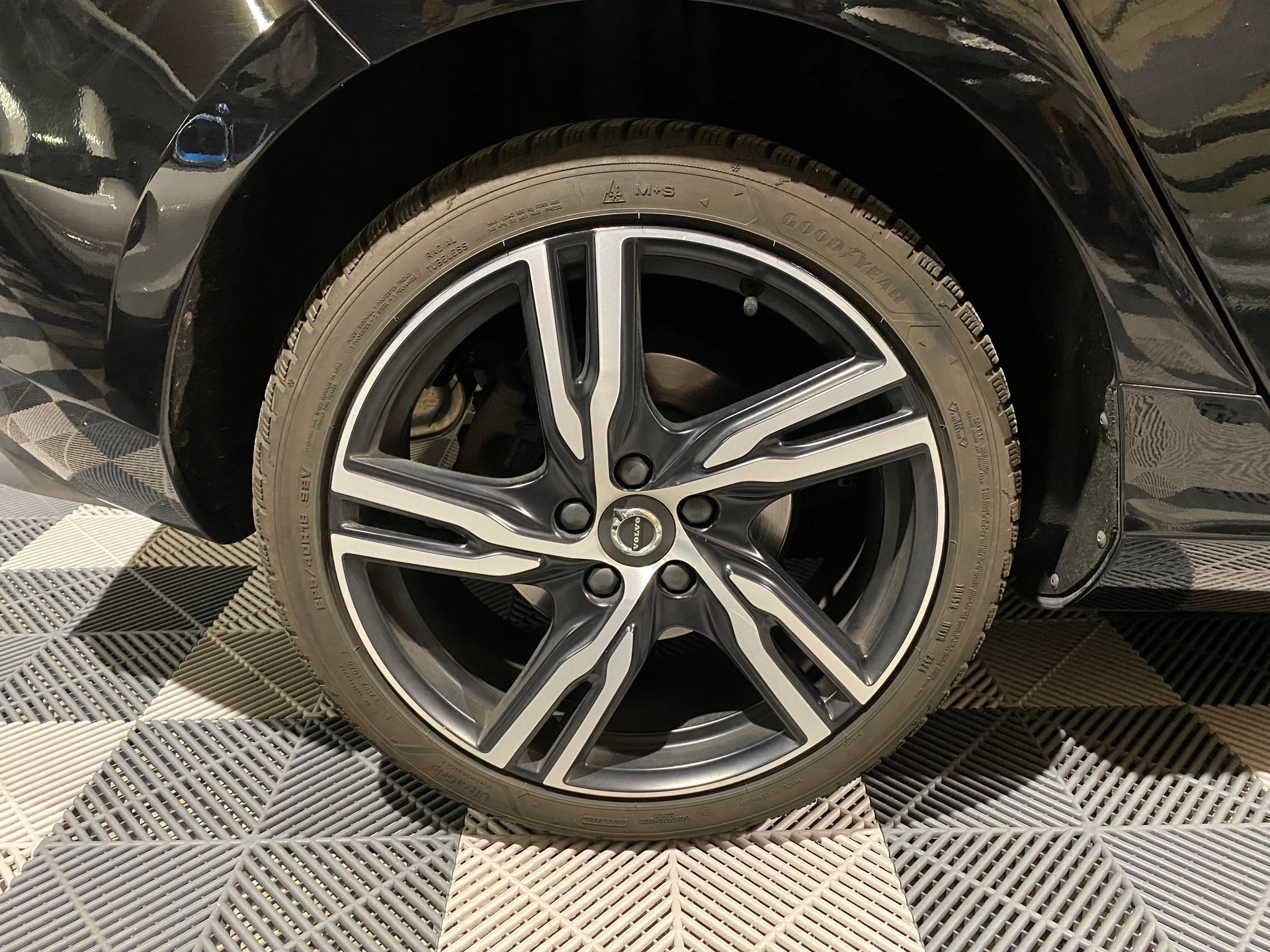 VOLVO V40 T3 R-Design-image-13