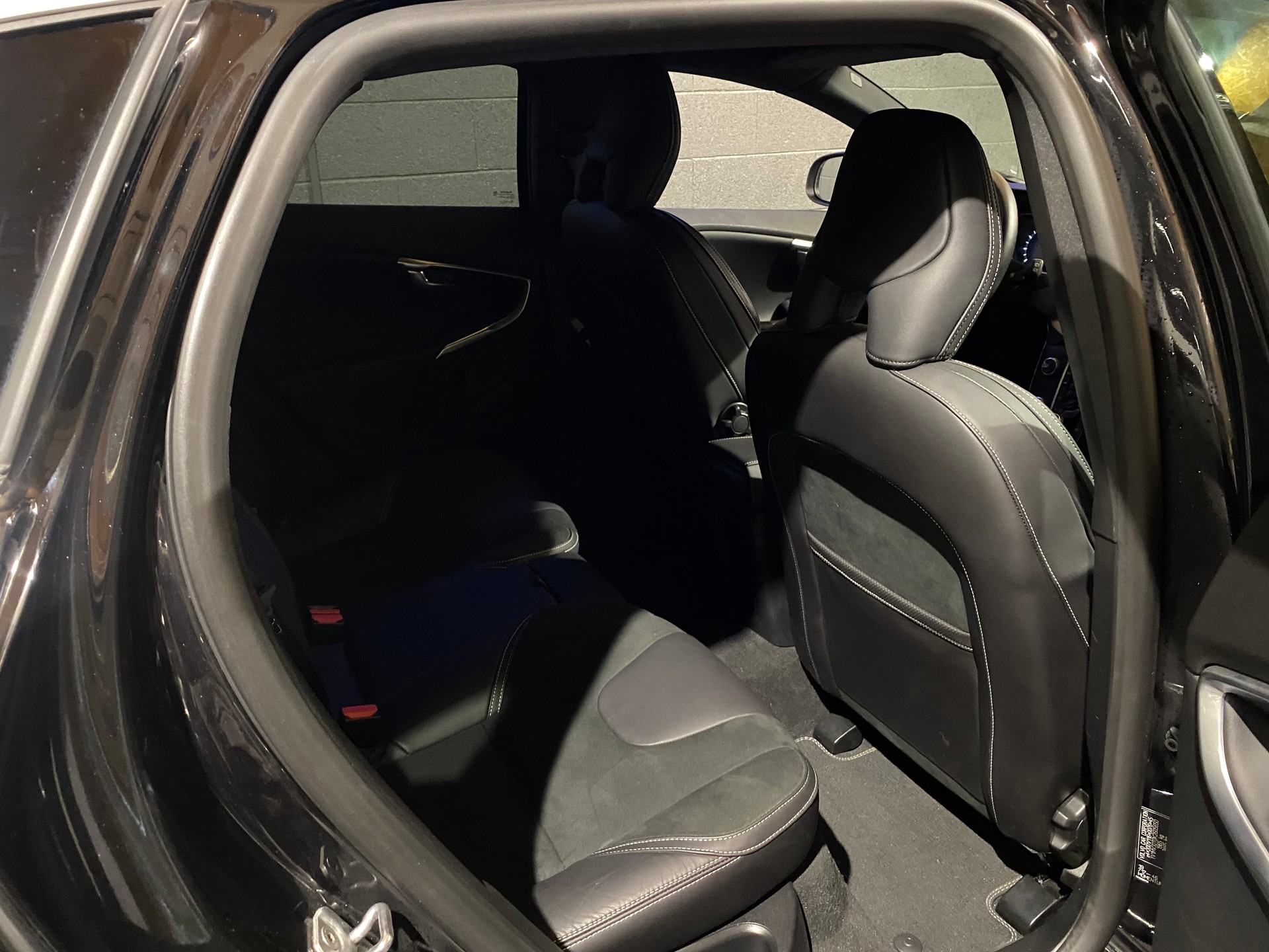VOLVO V40 T3 R-Design-image-26