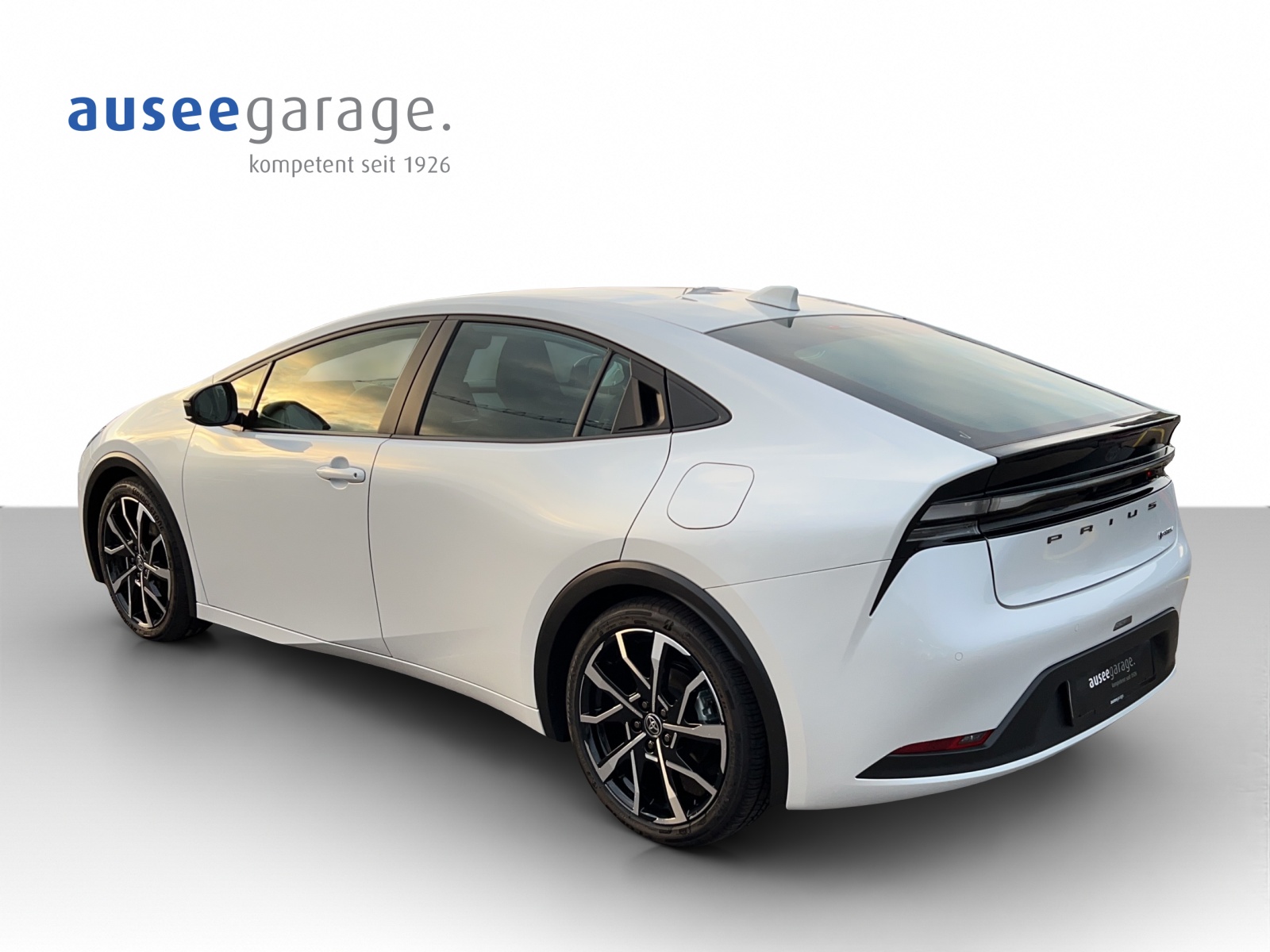 TOYOTA Prius 2.0 Plug-In-Hybrid Trend-showroom-element-3