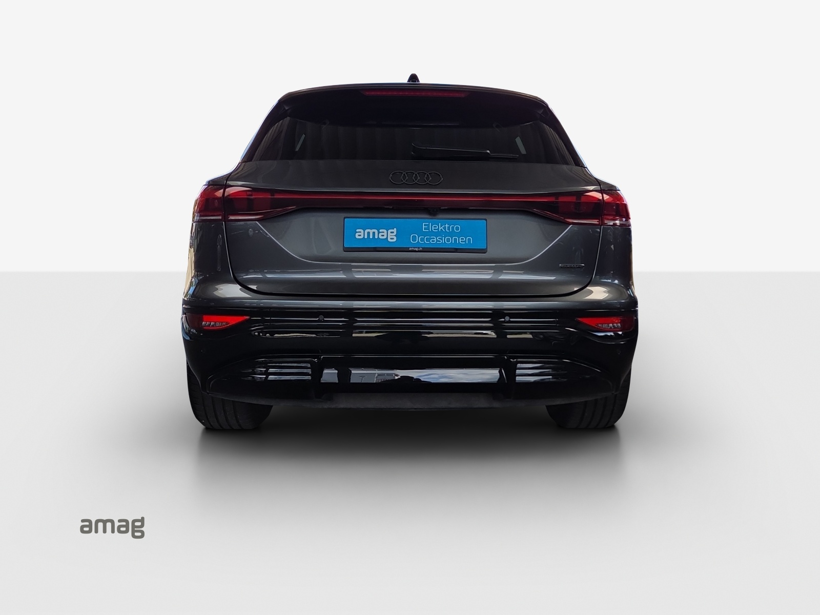 AUDI Q6 e-tron quattro-showroom-element-3
