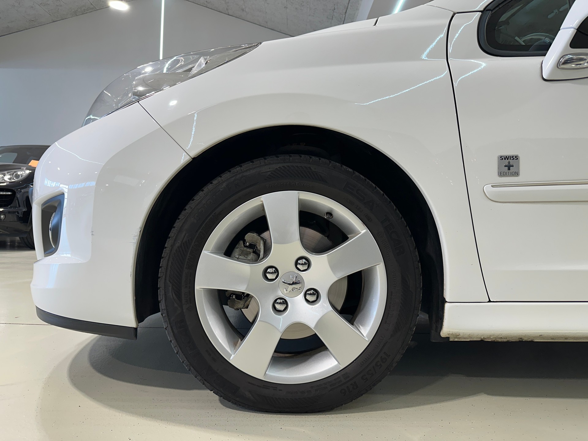 PEUGEOT 207 CC 1.6 16V Turbo Swiss Edition-image-4