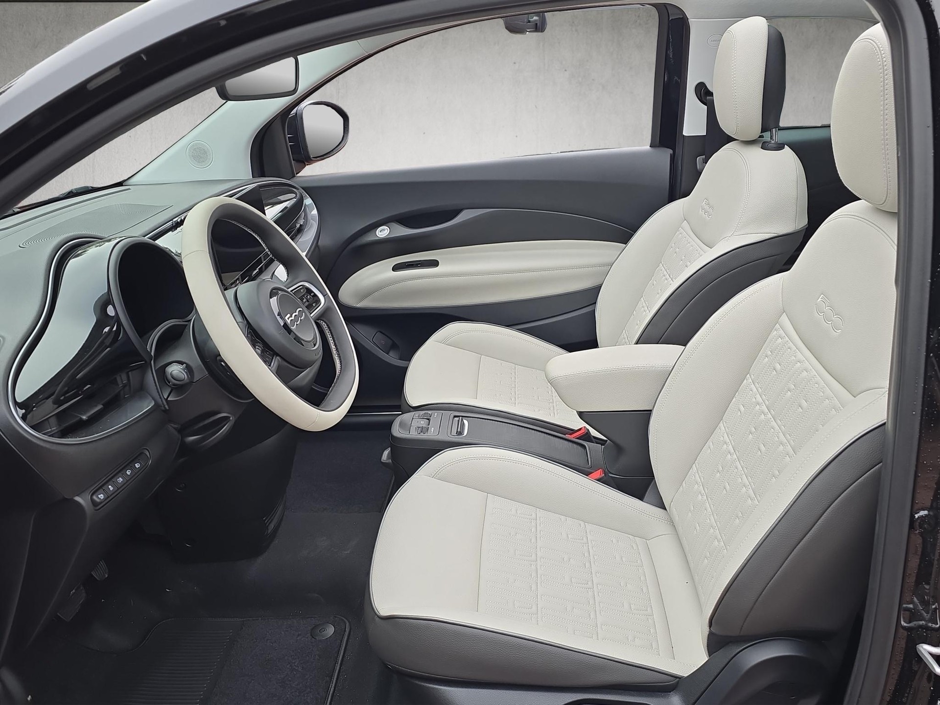 FIAT 500 Cabrio La Prima-image-8