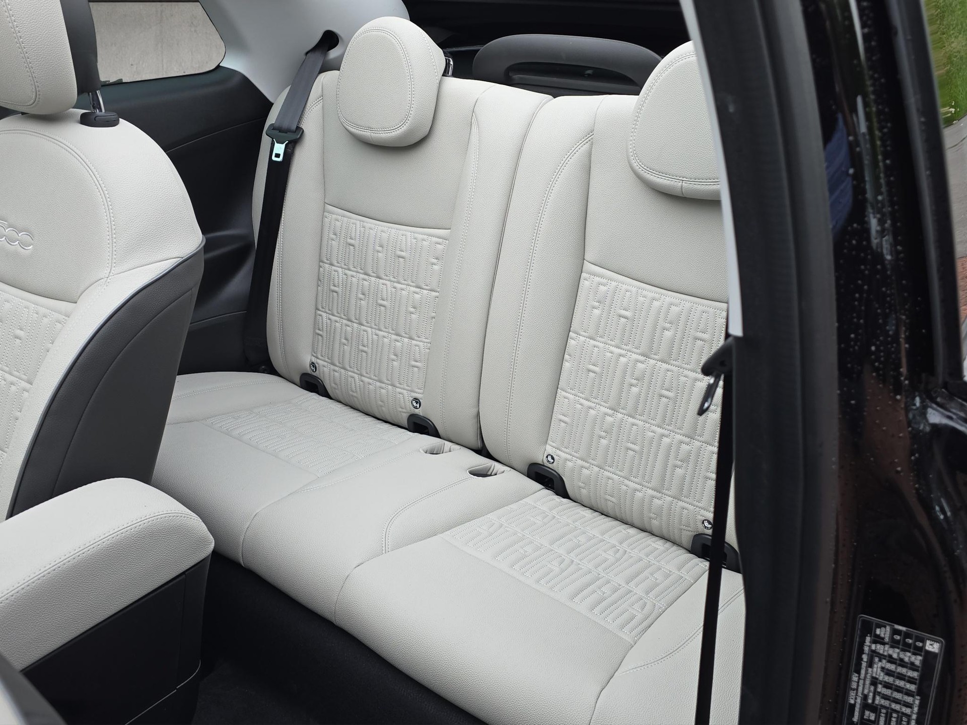 FIAT 500 Cabrio La Prima-image-11