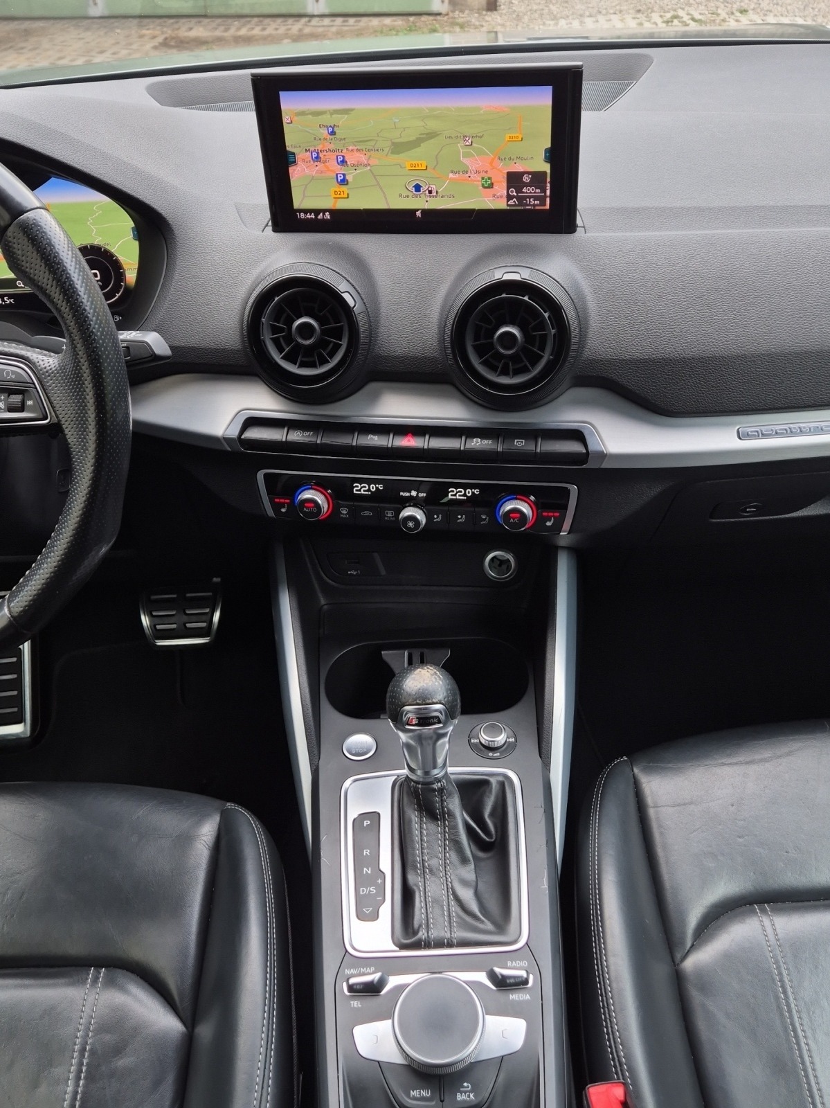 AUDI Q2 2.0 TFSI sport quattro S-LINE-image-11