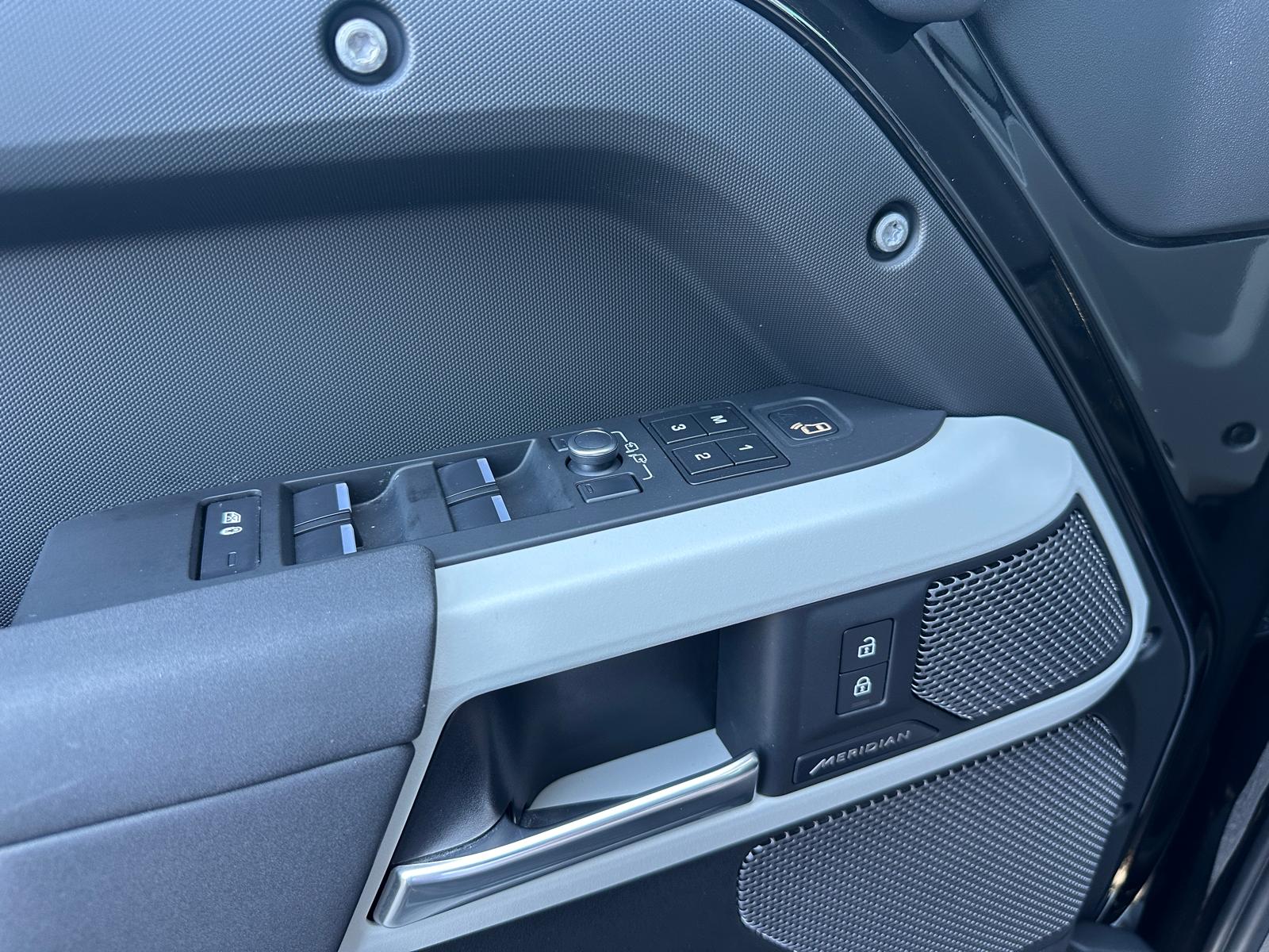 LAND ROVER Defender 110 3.0 D I6 250 SE AWD AT8-image-10
