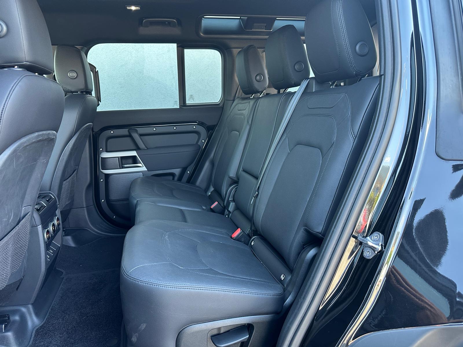 LAND ROVER Defender 110 3.0 D I6 250 SE AWD AT8-image-13