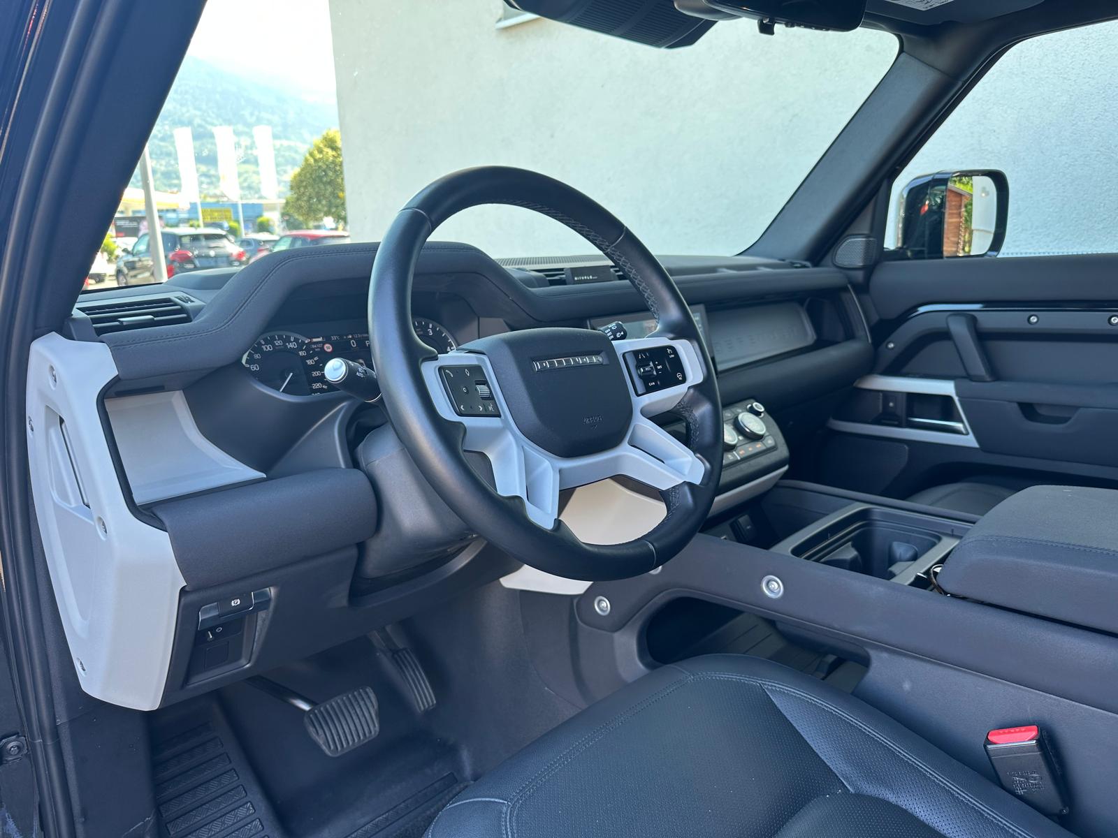 LAND ROVER Defender 110 3.0 D I6 250 SE AWD AT8-image-11