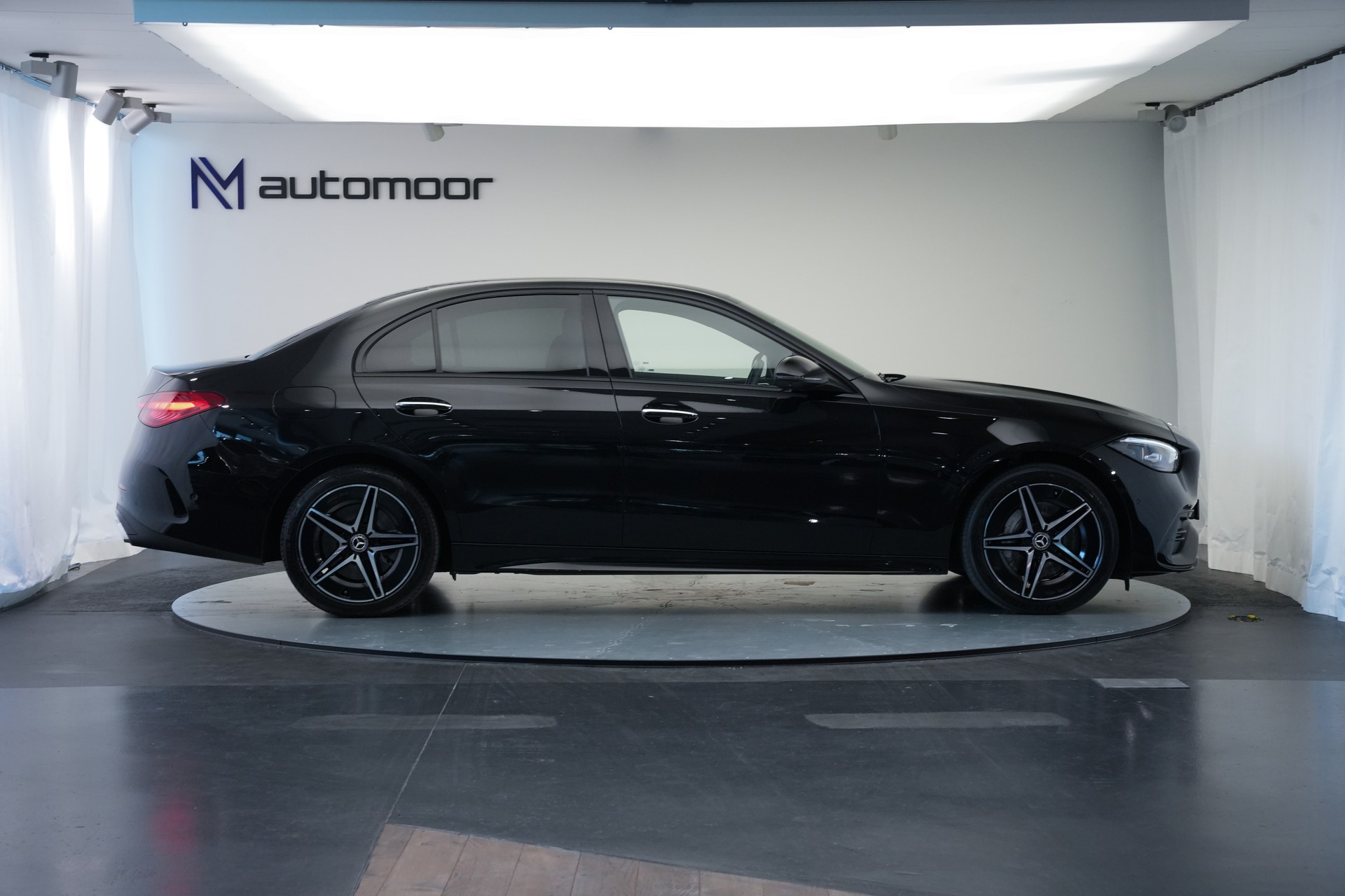 MERCEDES-BENZ C 300e 4Matic AMG Line *CH-Fahrzeug*-showroom-element-3