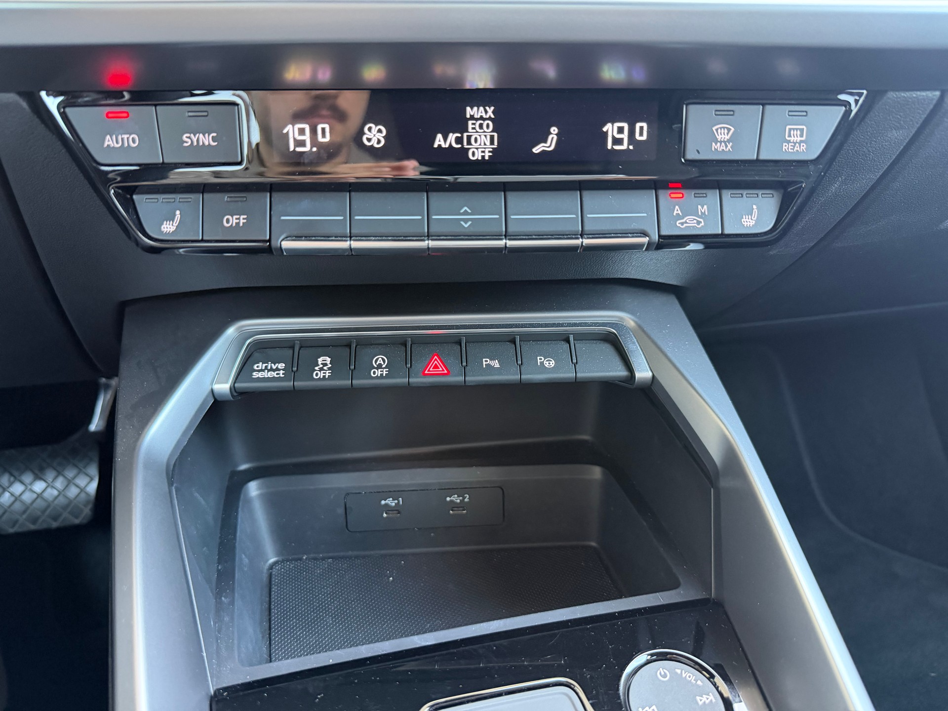AUDI A3 Sportback 35 TFSI S line Attraction S-tronic-image-14