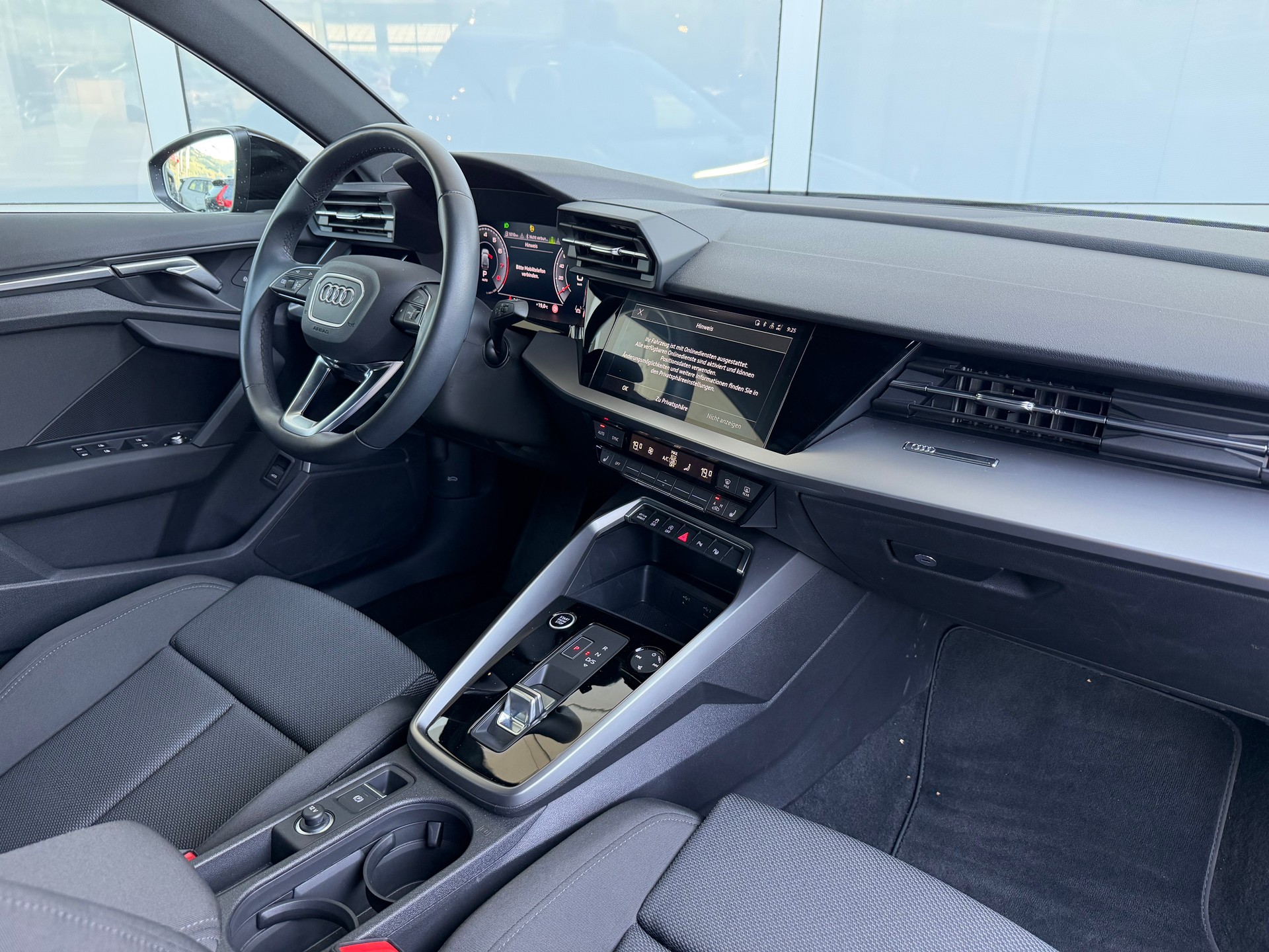 AUDI A3 Sportback 35 TFSI S line Attraction S-tronic-showroom-element-2