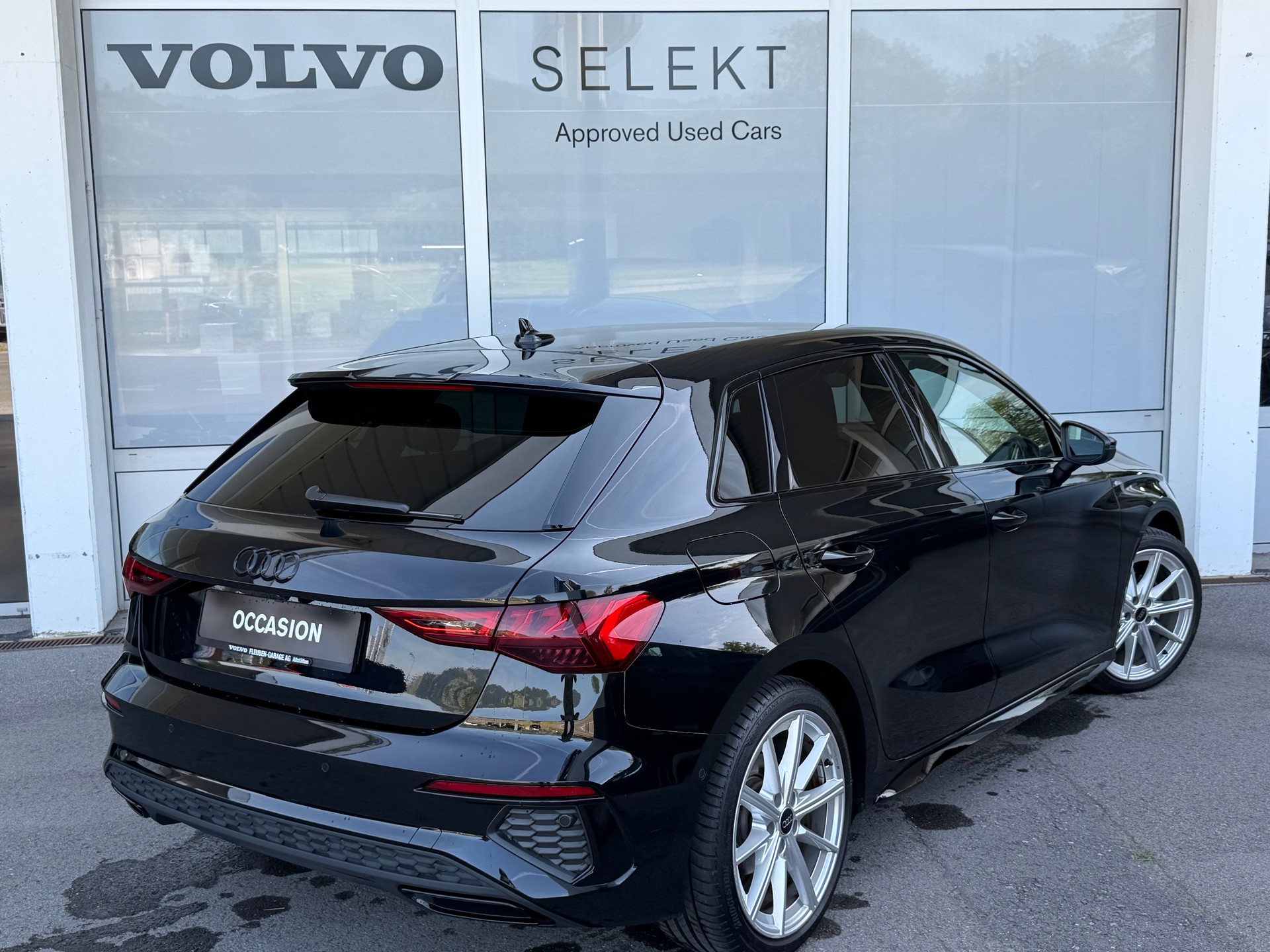 AUDI A3 Sportback 35 TFSI S line Attraction S-tronic-showroom-element-1