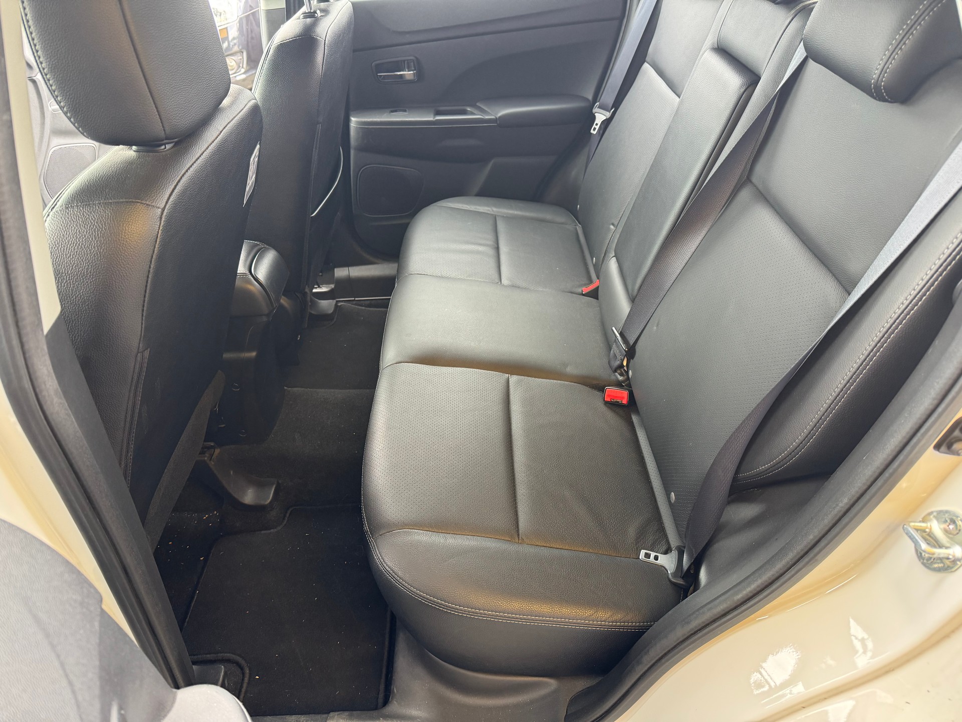 MITSUBISHI ASX 2.2 DID Navigator 4WD Automatic-image-13