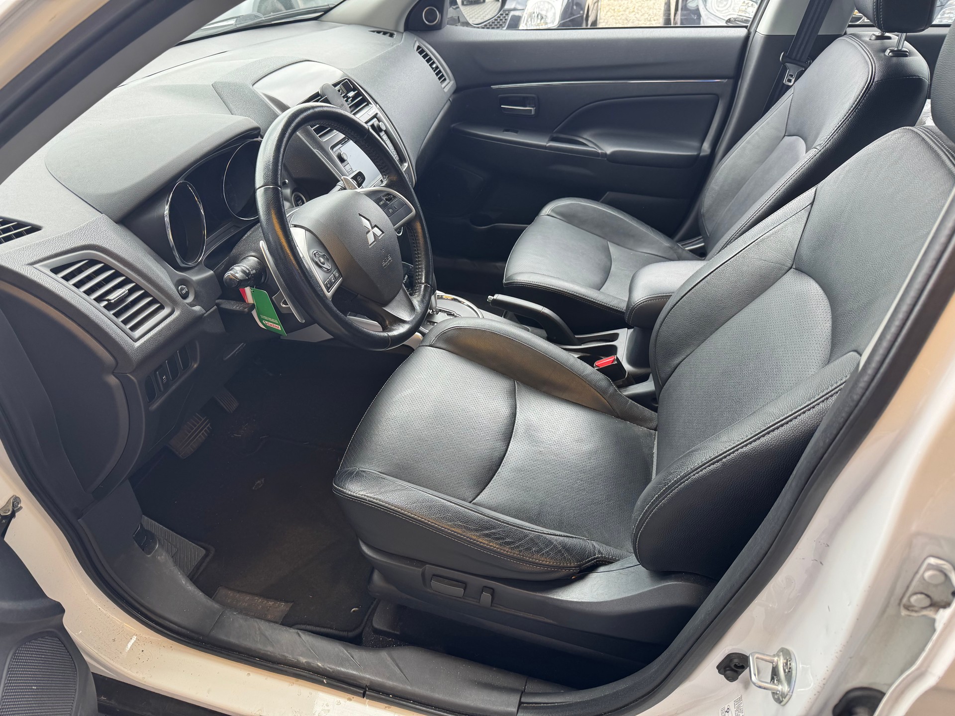 MITSUBISHI ASX 2.2 DID Navigator 4WD Automatic-image-9
