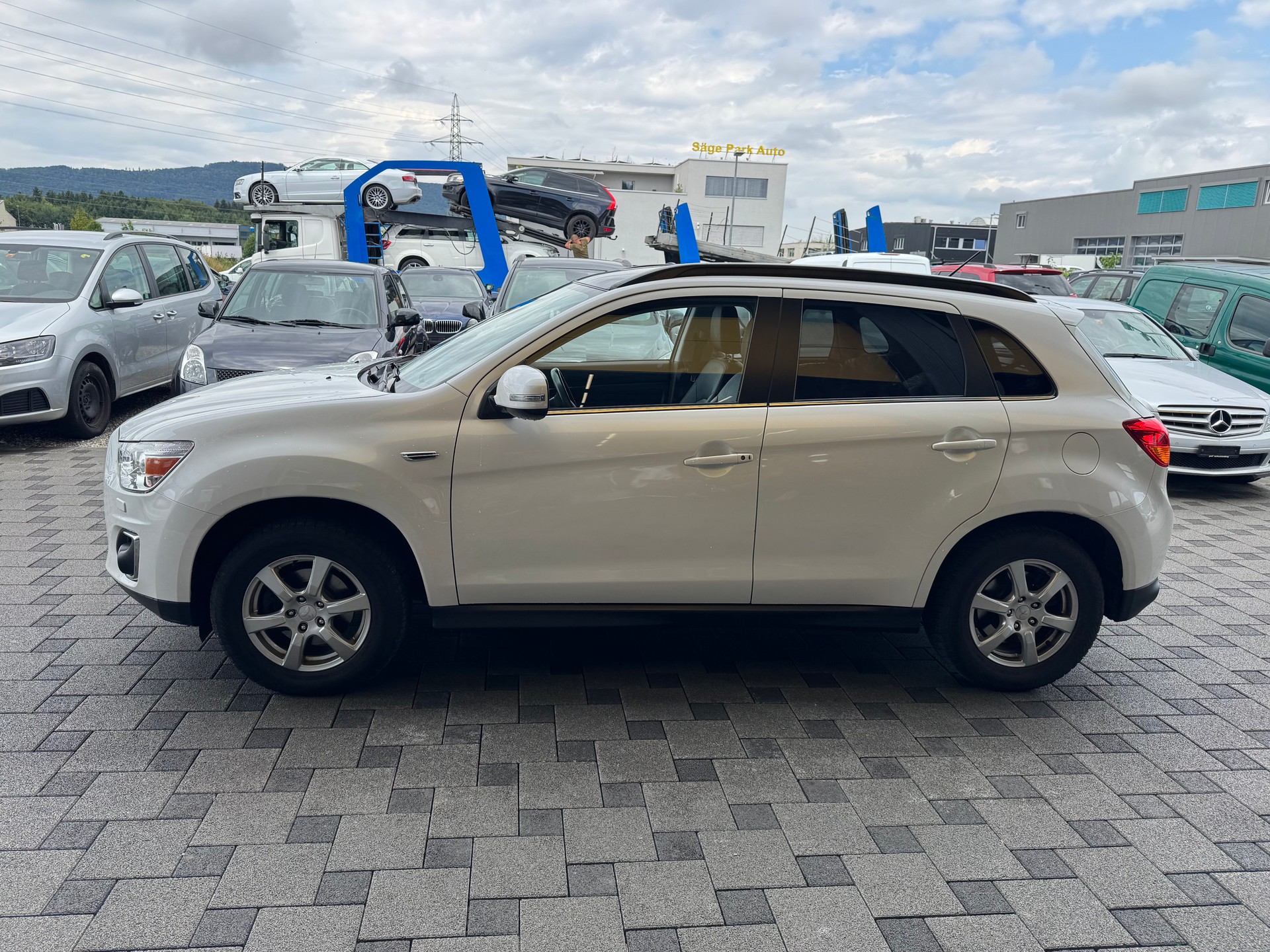MITSUBISHI ASX 2.2 DID Navigator 4WD Automatic-image-3