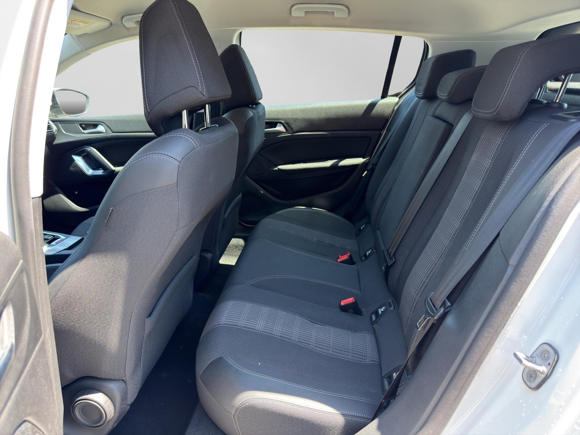 PEUGEOT 308 1.2 PureTech 130 Allure S/S-image-6