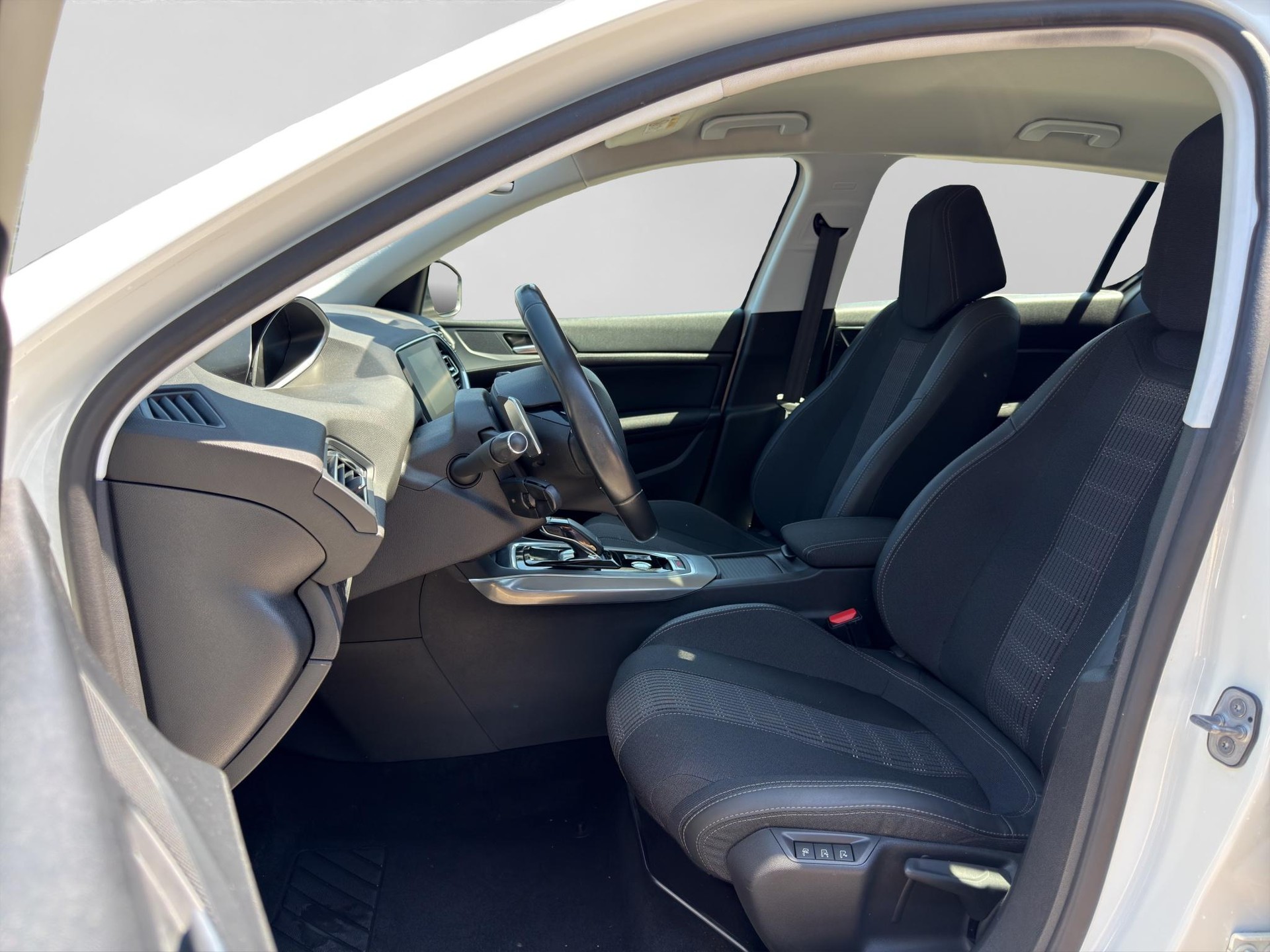 PEUGEOT 308 1.2 PureTech 130 Allure S/S-showroom-element-1