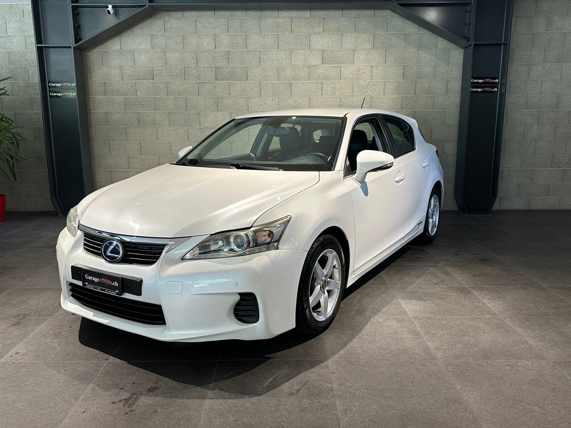 LEXUS CT 200h 1.8 comfort-image-1