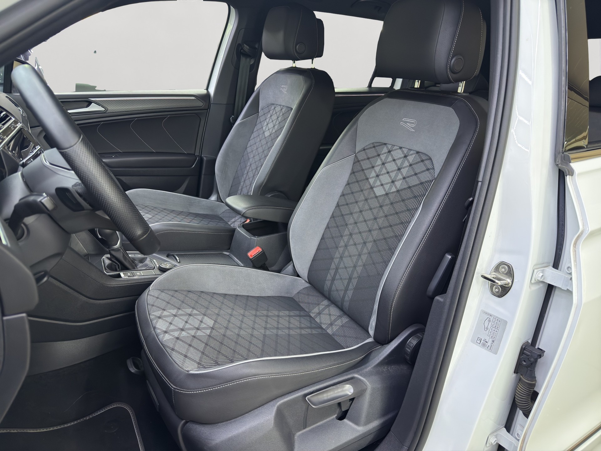 VW Tiguan Allspace 2.0TSI R-Line 4Motion DSG-image-11