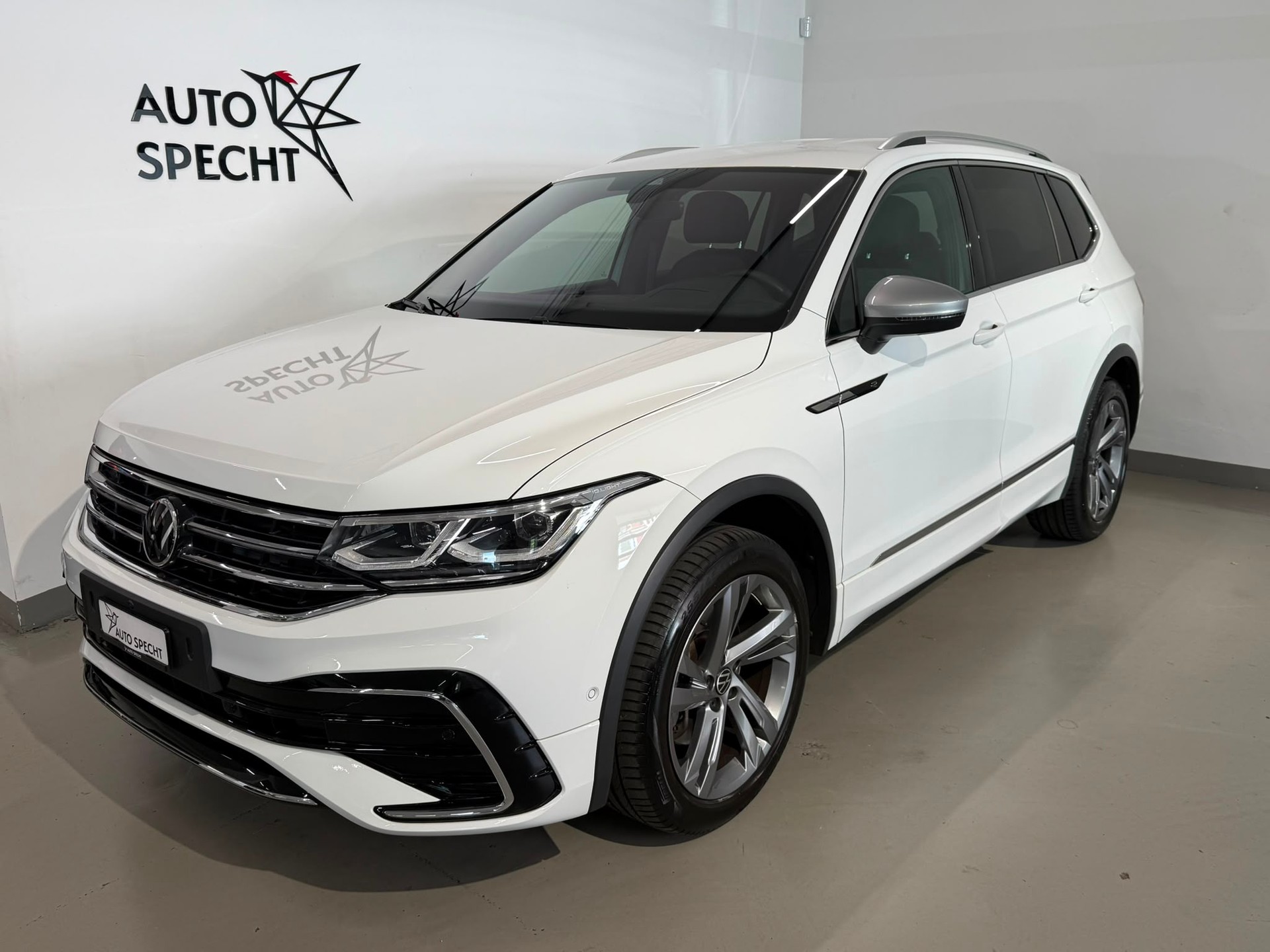 VW Tiguan Allspace 2.0TSI R-Line 4Motion DSG-showroom-element-1
